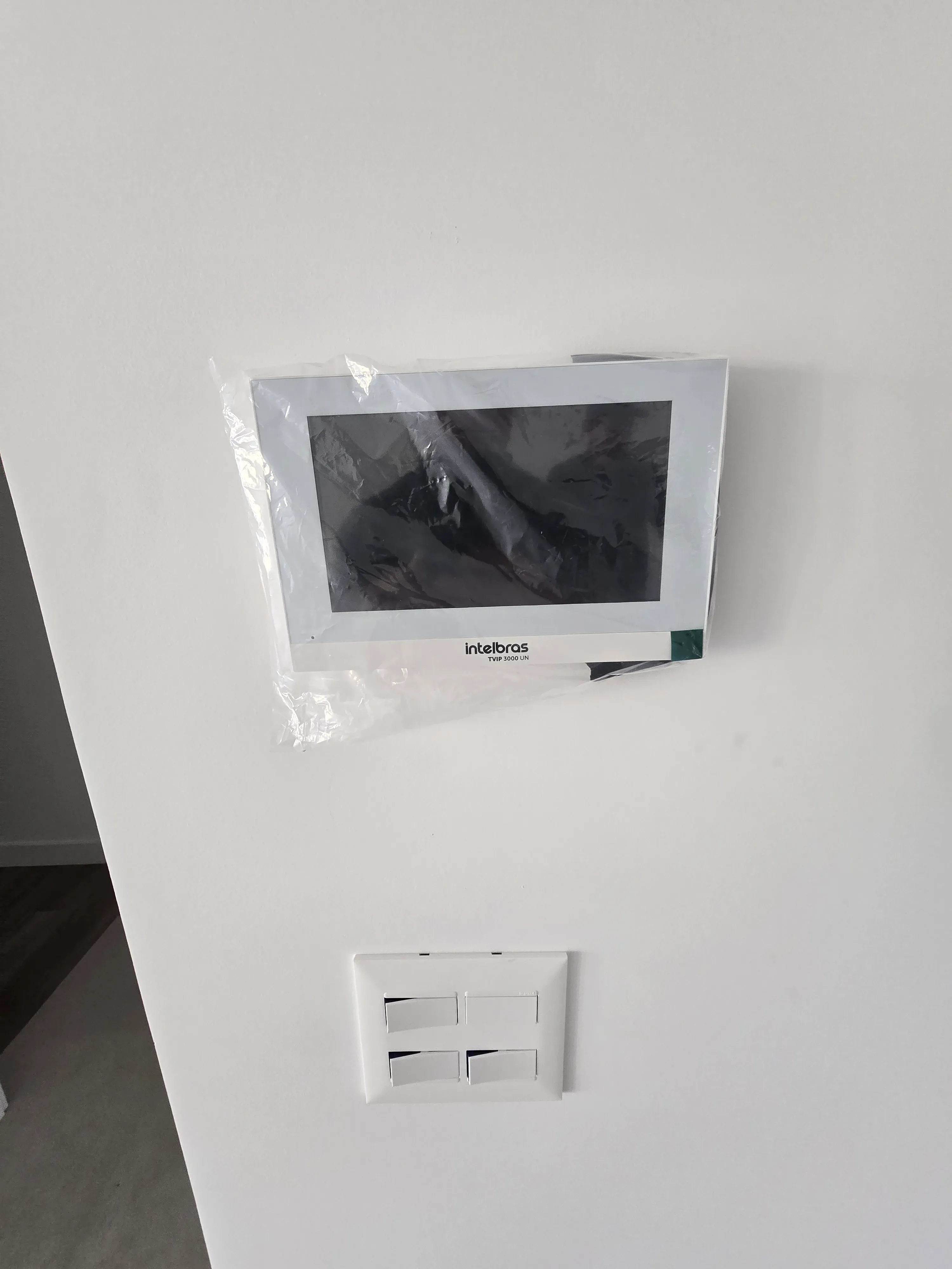 Apartamento novo alto padrão com 4 suítes e 4 vagas de garagem no Centro de Balneário Camboriú.