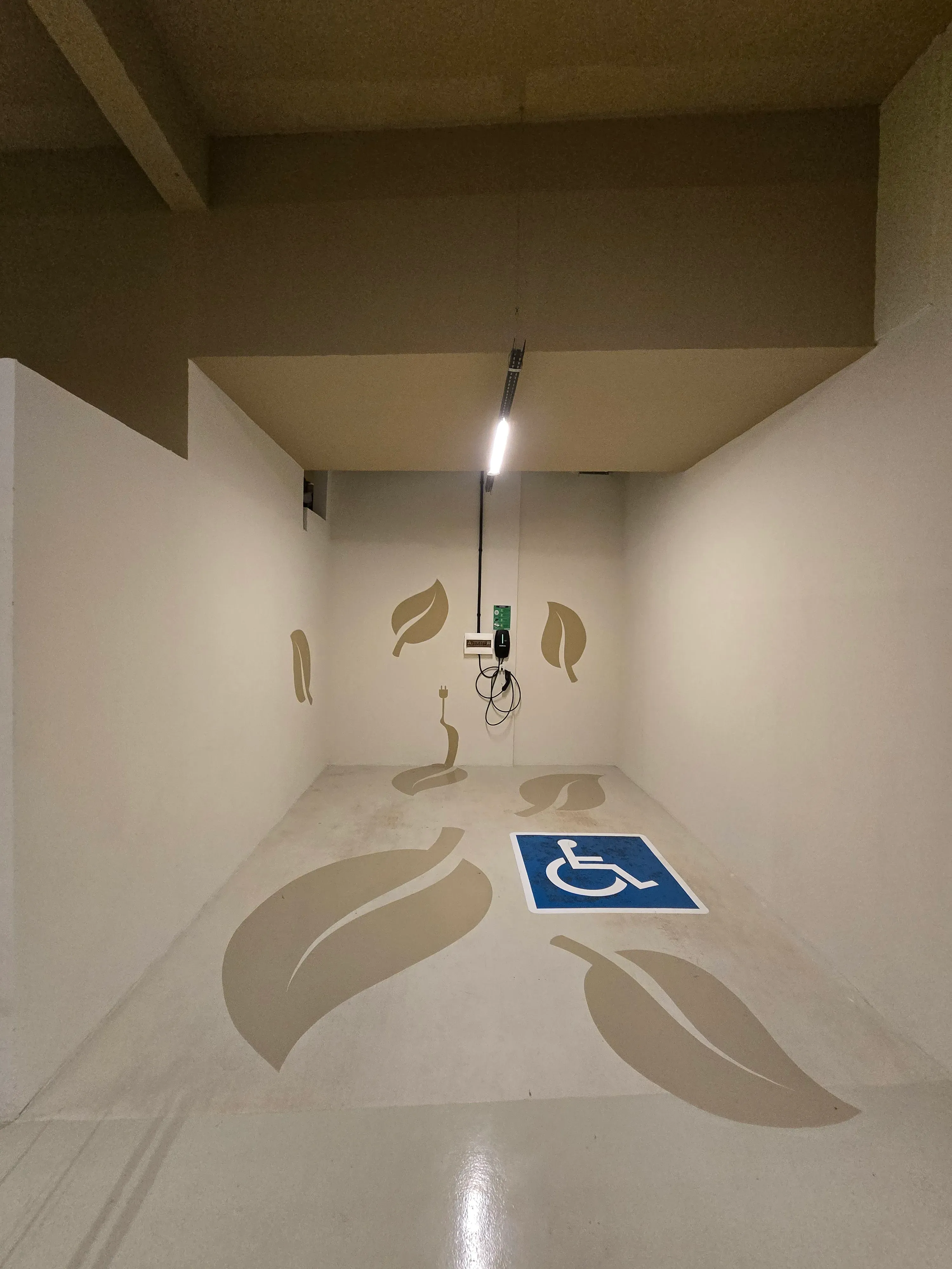 Apartamento novo alto padrão com 4 suítes e 4 vagas de garagem no Centro de Balneário Camboriú.