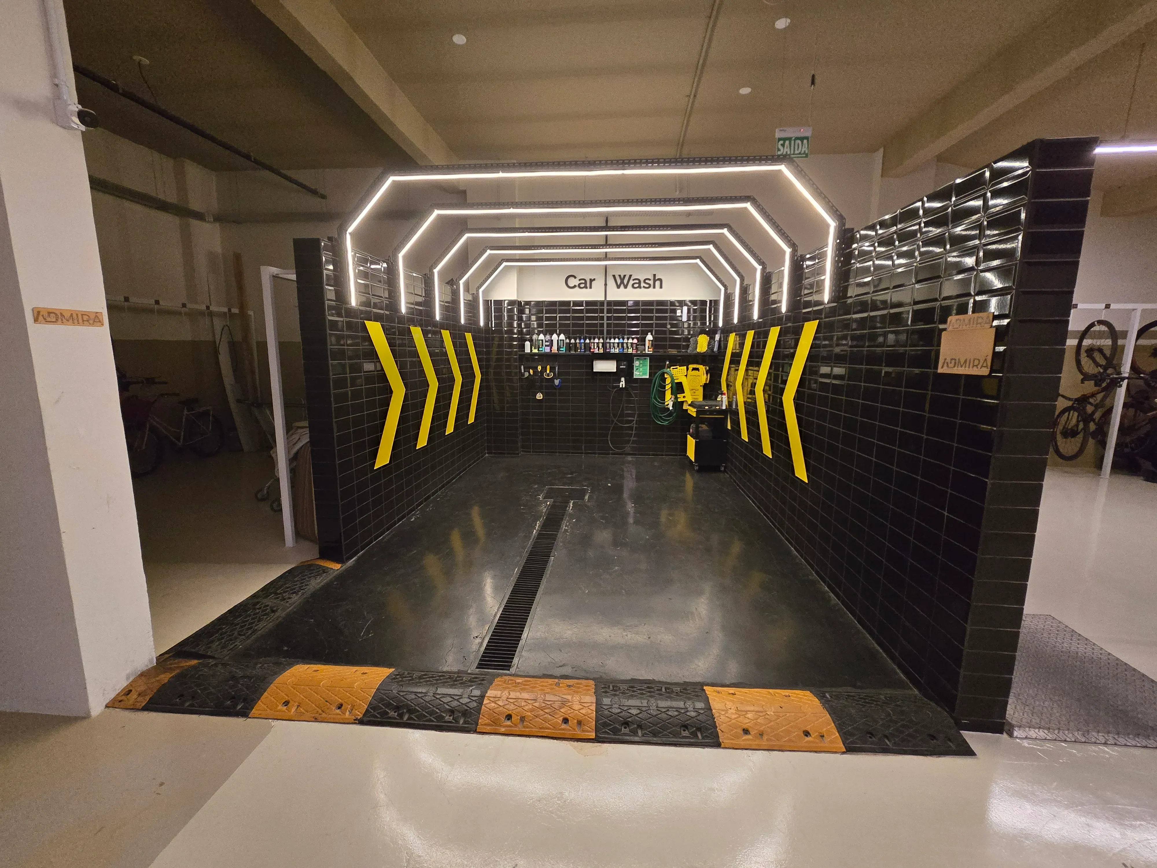 Apartamento novo alto padrão com 4 suítes e 4 vagas de garagem no Centro de Balneário Camboriú.