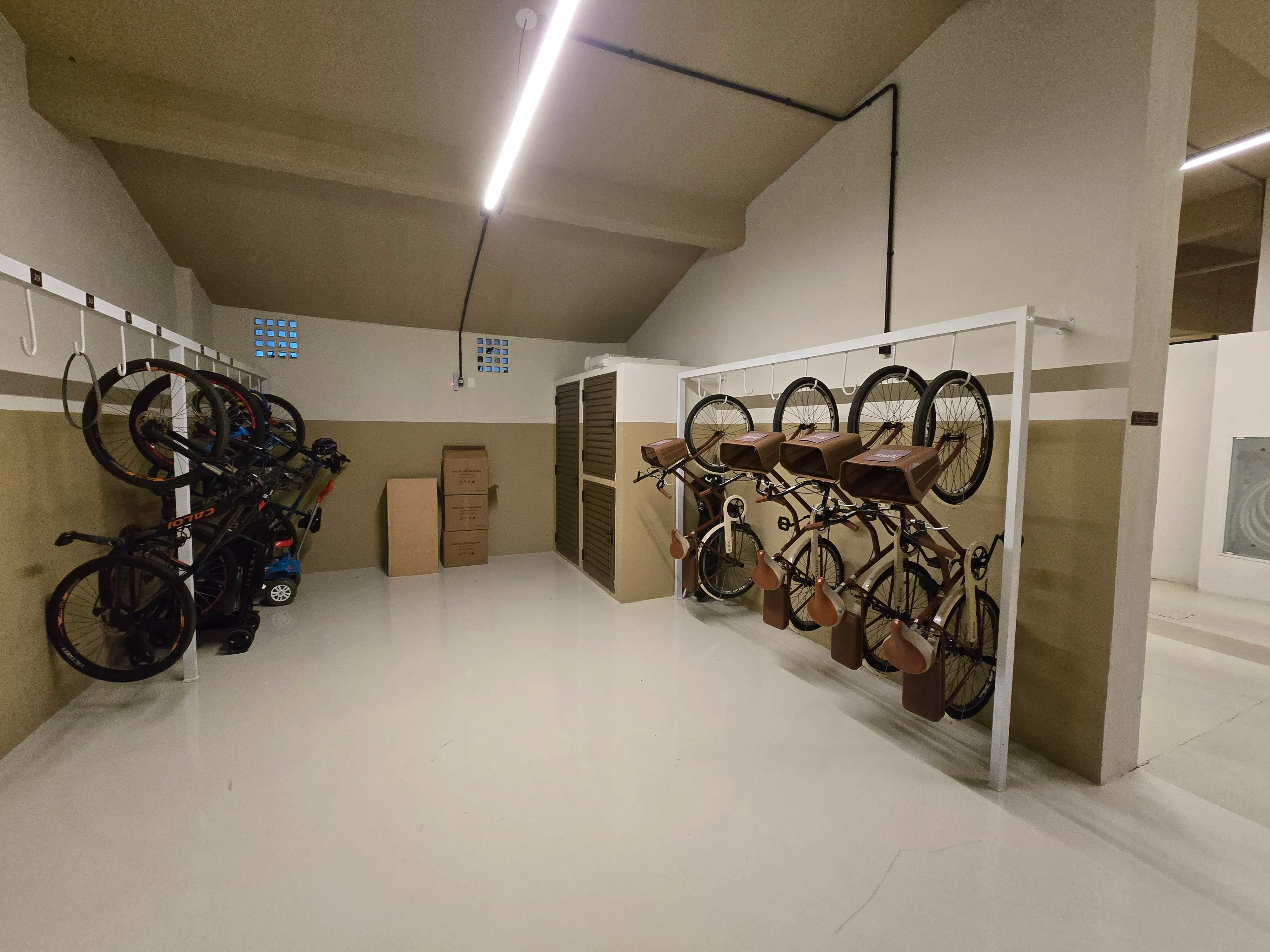 Apartamento novo alto padrão com 4 suítes e 4 vagas de garagem no Centro de Balneário Camboriú.