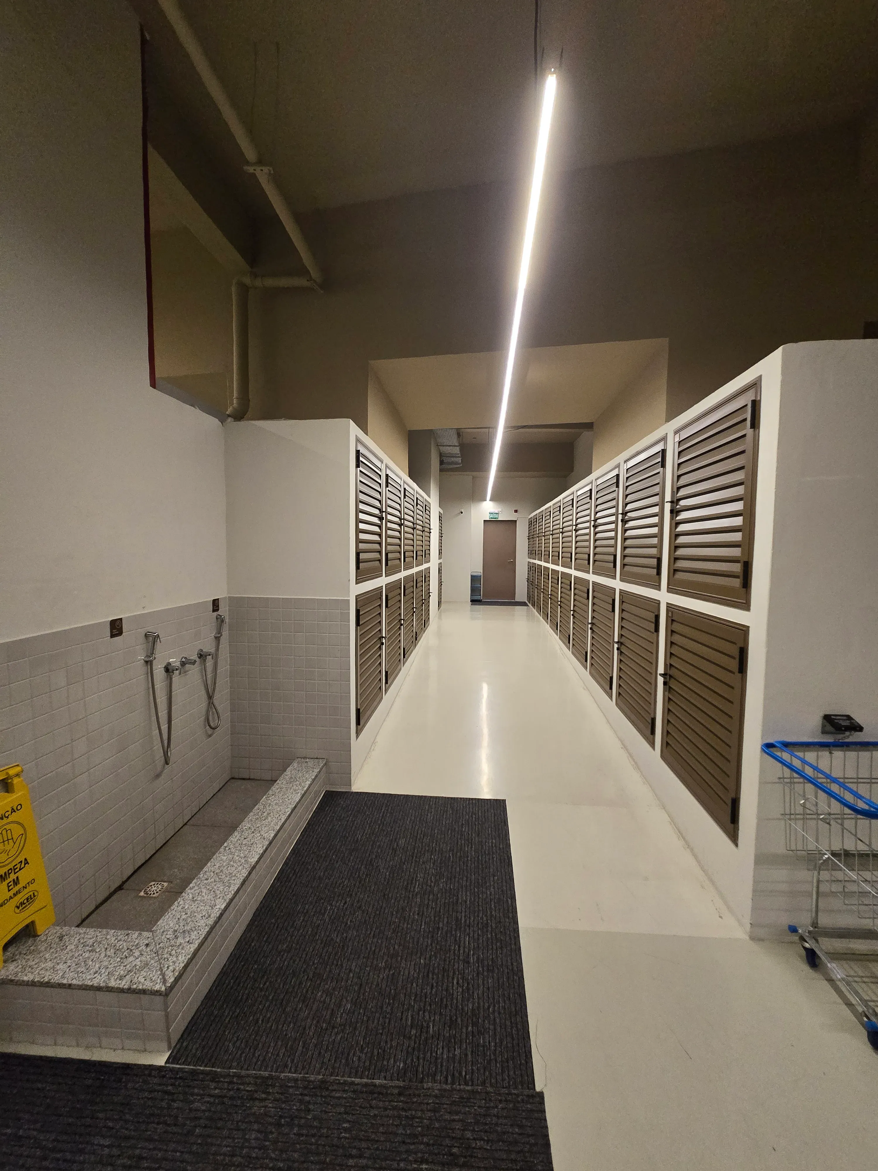 Apartamento novo alto padrão com 4 suítes e 4 vagas de garagem no Centro de Balneário Camboriú.