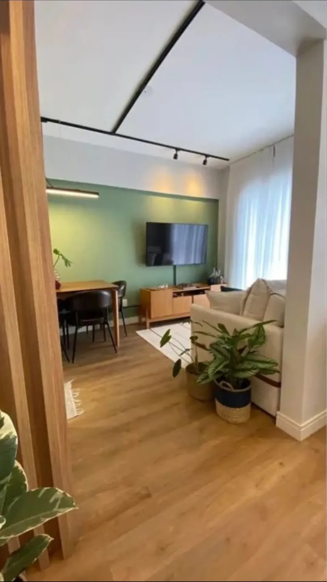 Apartamento com 2 dormitórios reformado e mobiliado com linda vista em Balneário Camboriú