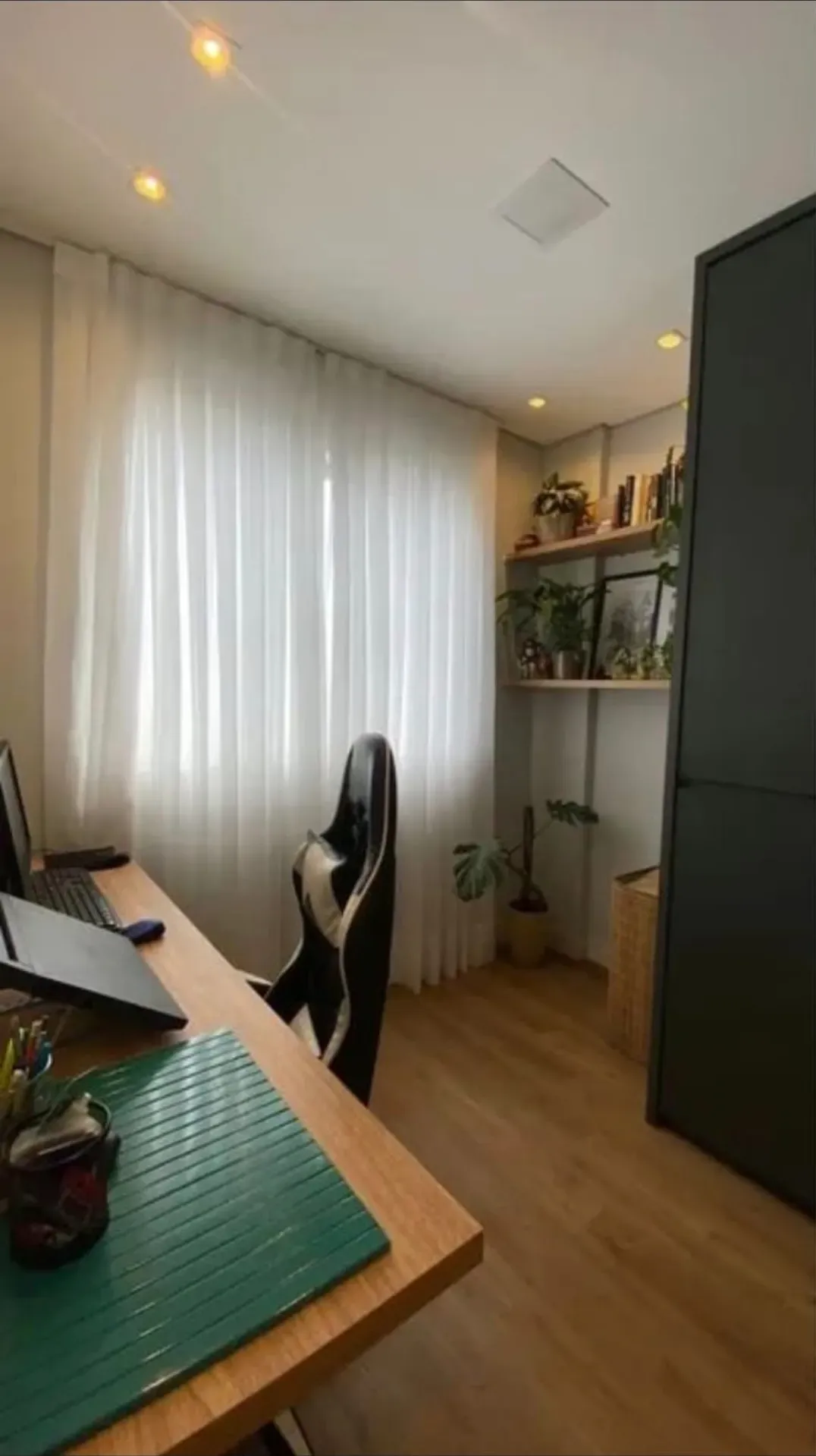 Apartamento com 2 dormitórios reformado e mobiliado com linda vista em Balneário Camboriú
