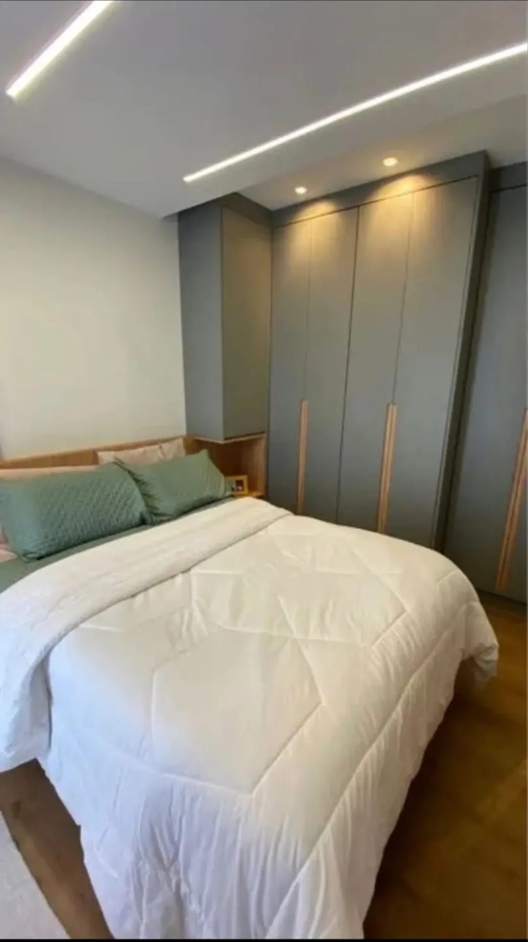 Apartamento com 2 dormitórios reformado e mobiliado com linda vista em Balneário Camboriú