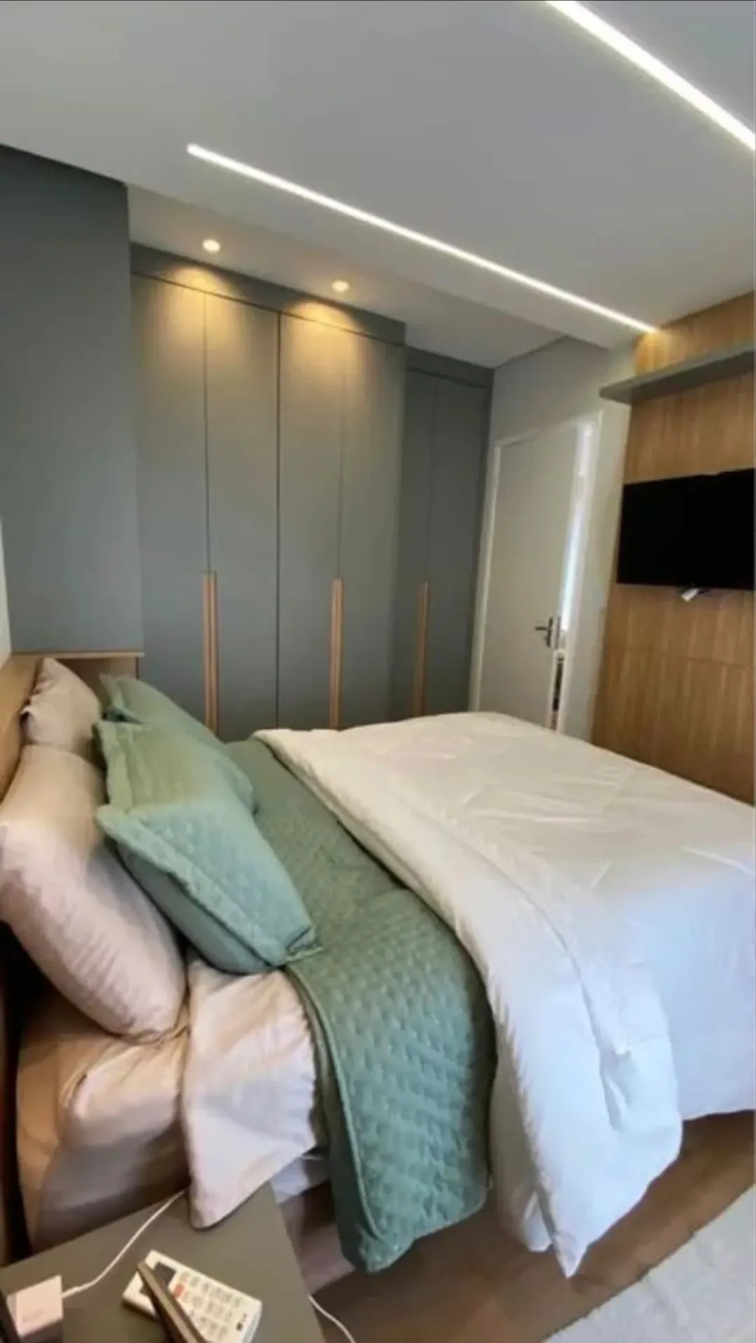 Apartamento com 2 dormitórios reformado e mobiliado com linda vista em Balneário Camboriú