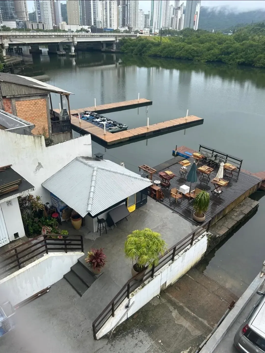 Apartamento com 2 dormitórios reformado e mobiliado com linda vista em Balneário Camboriú