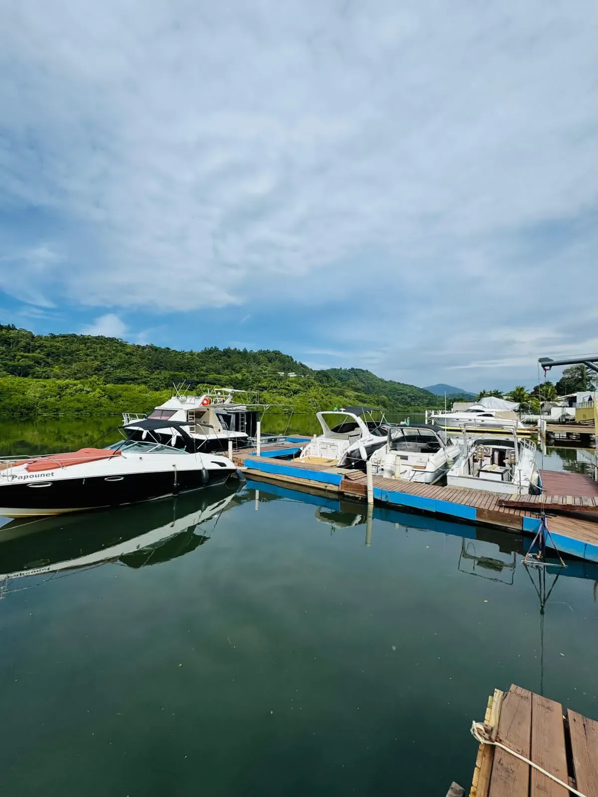 Apartamento com 2 dormitórios reformado e mobiliado com linda vista em Balneário Camboriú