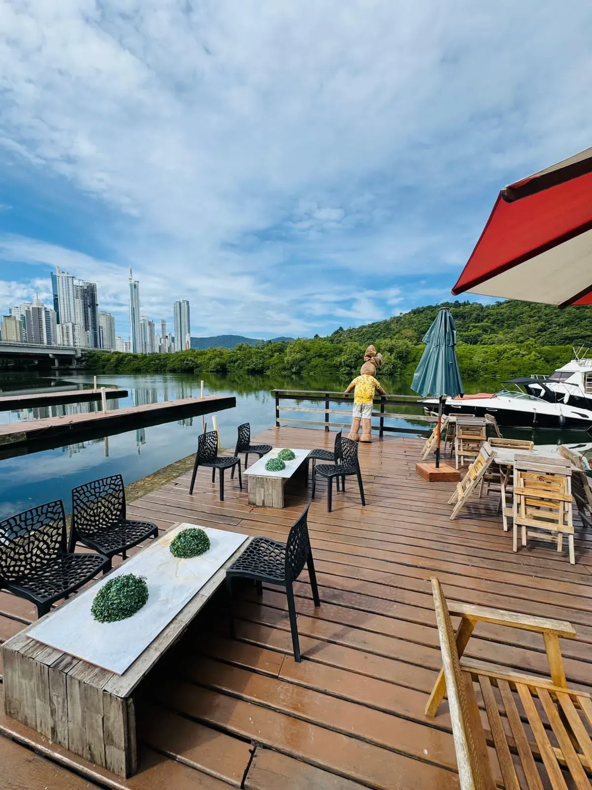 Apartamento com 2 dormitórios reformado e mobiliado com linda vista em Balneário Camboriú