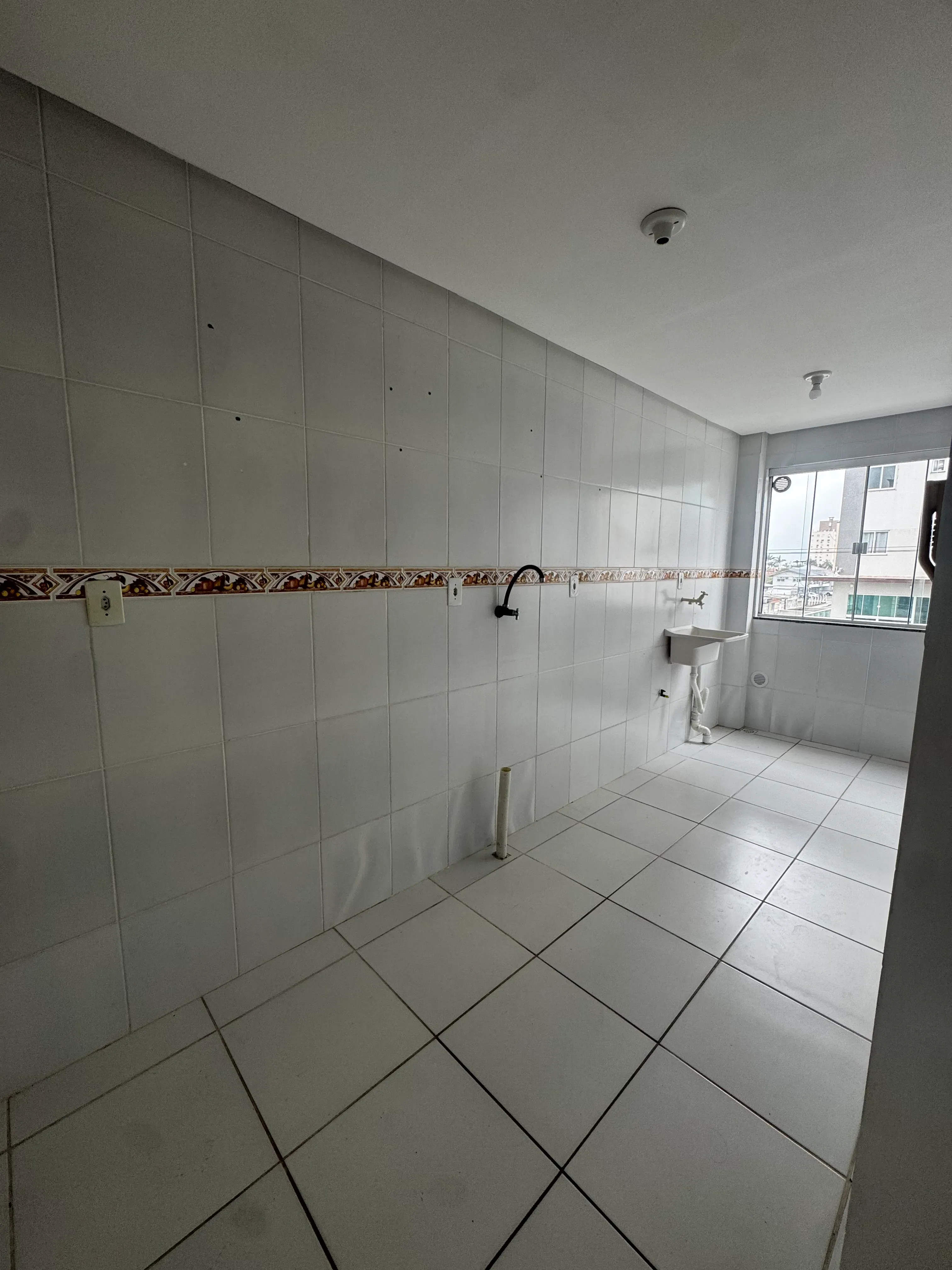 Apartamento com 2 dormitórios e 1 vaga de garagem no Cordeiros parte alta - Itajaí/SC