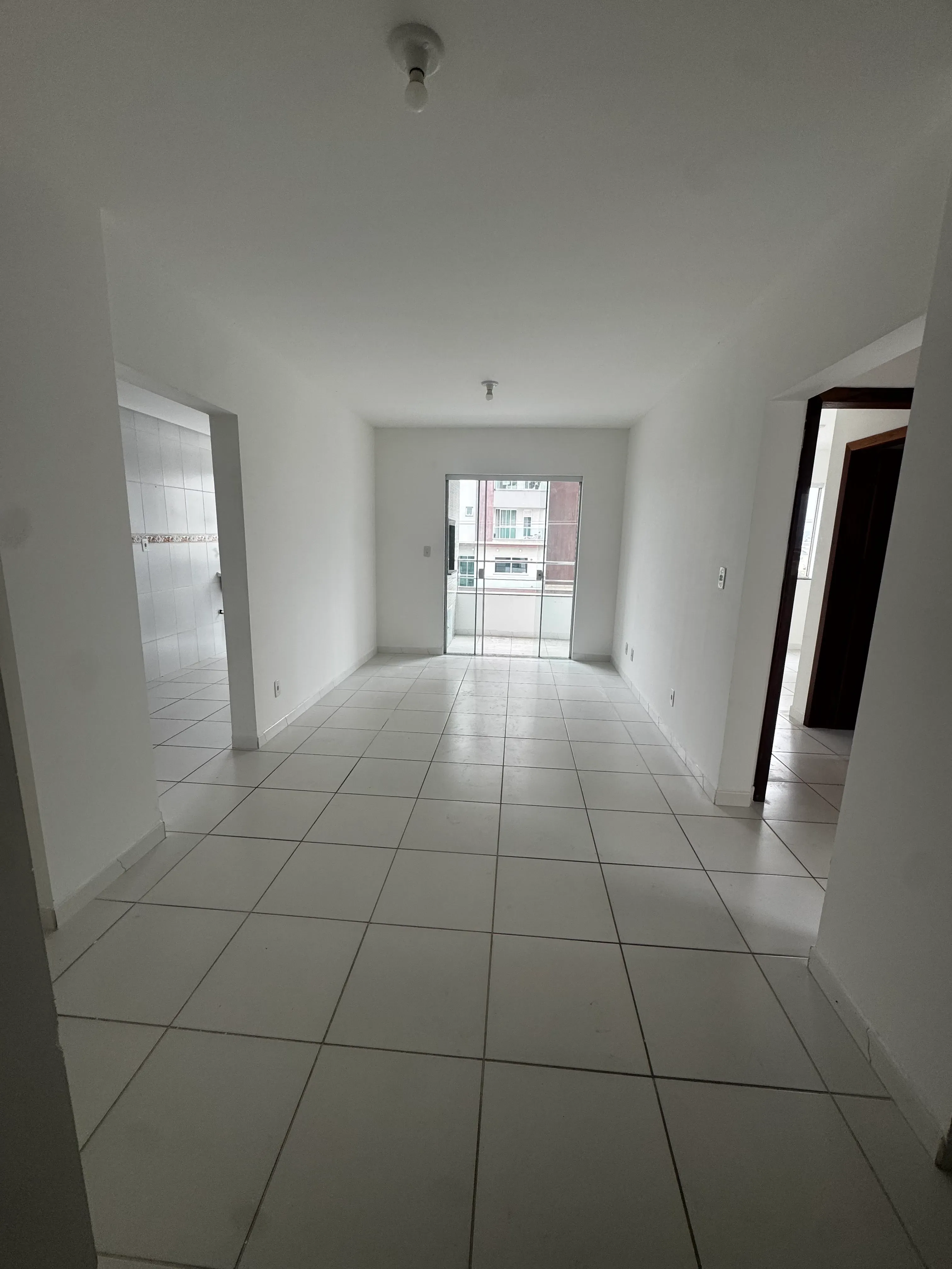 Apartamento com 2 dormitórios e 1 vaga de garagem no Cordeiros parte alta - Itajaí/SC