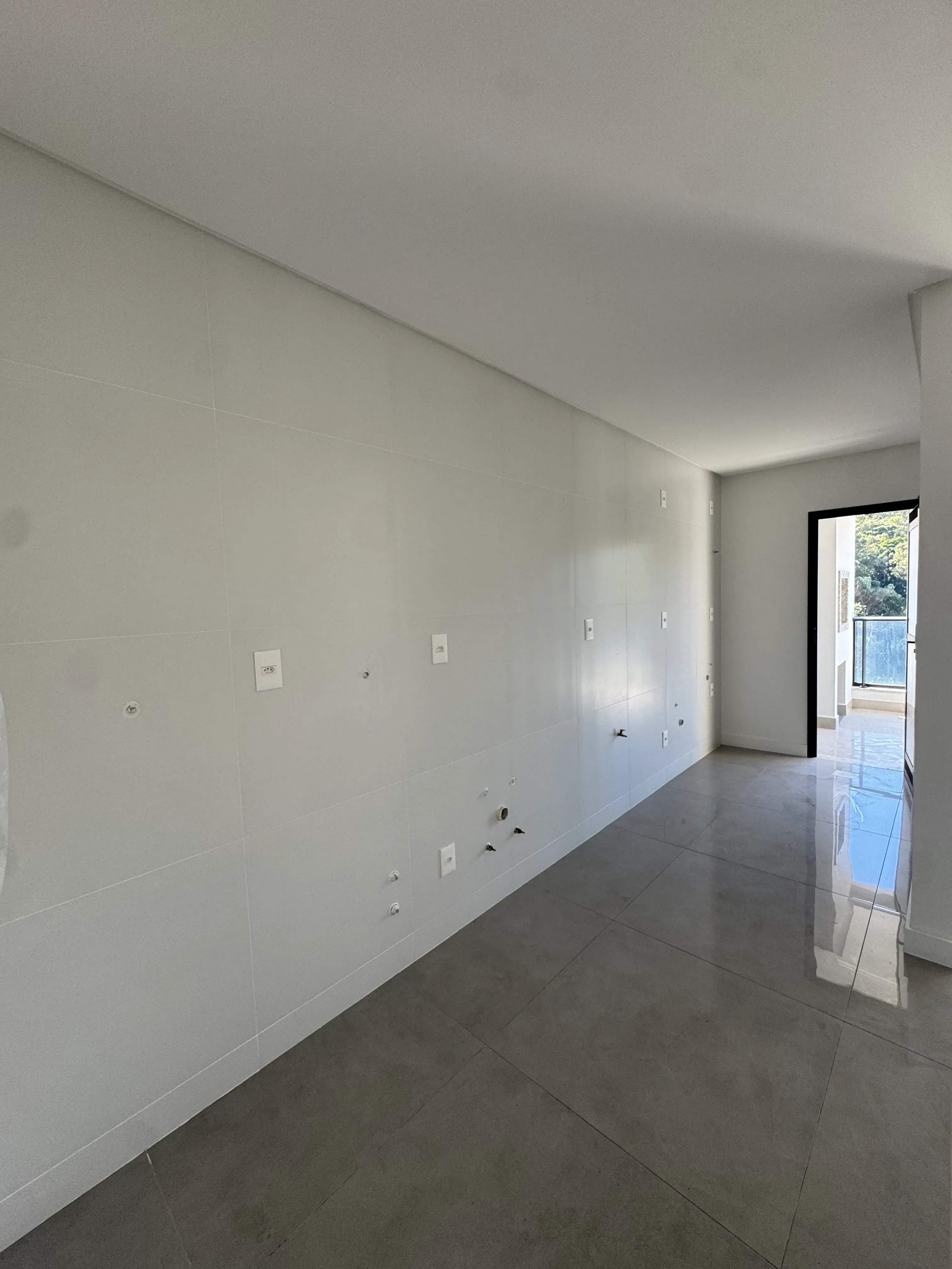 Apartamento com bela vista, 2 dormitórios sendo 1 suíte e 2 vagas de garagem em Itajaí/SC