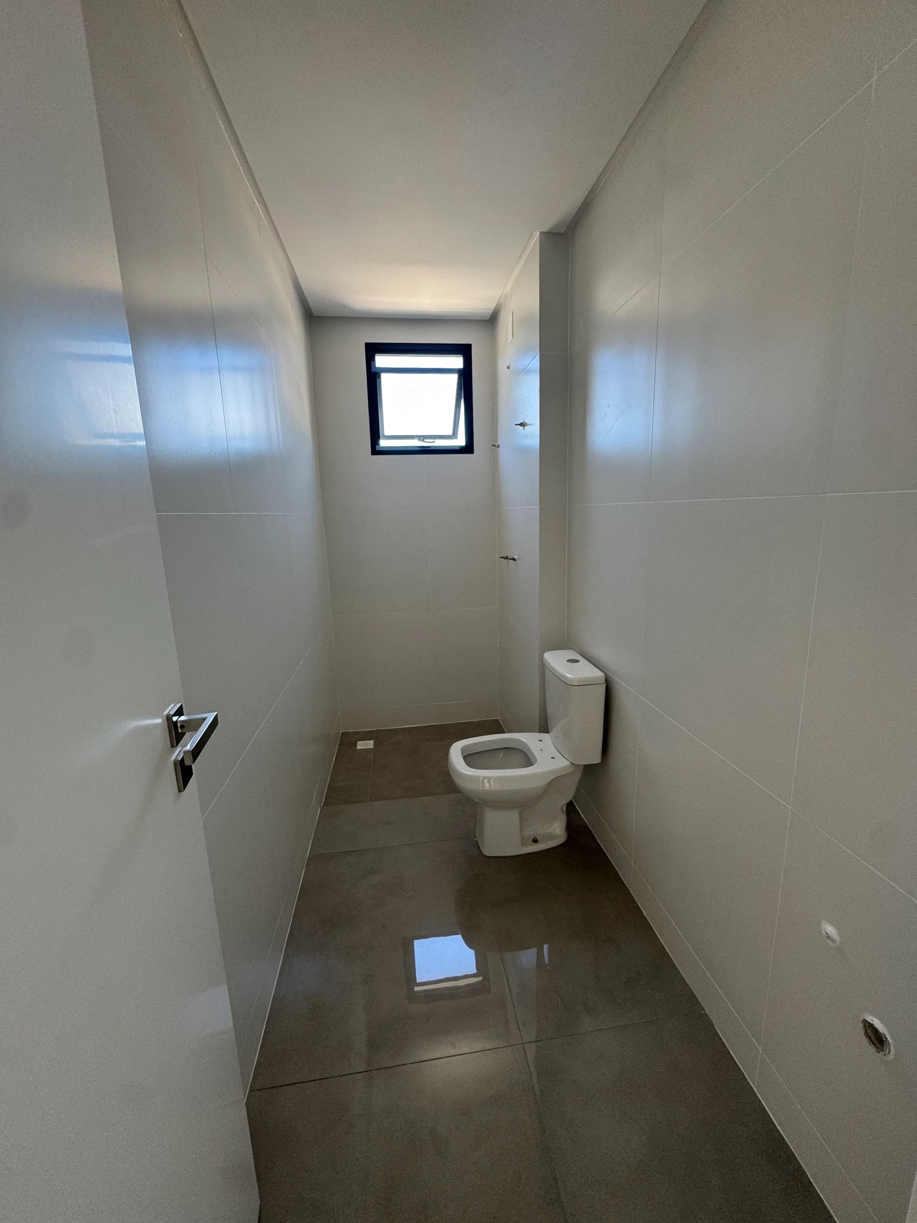 Apartamento com bela vista, 2 dormitórios sendo 1 suíte e 2 vagas de garagem em Itajaí/SC