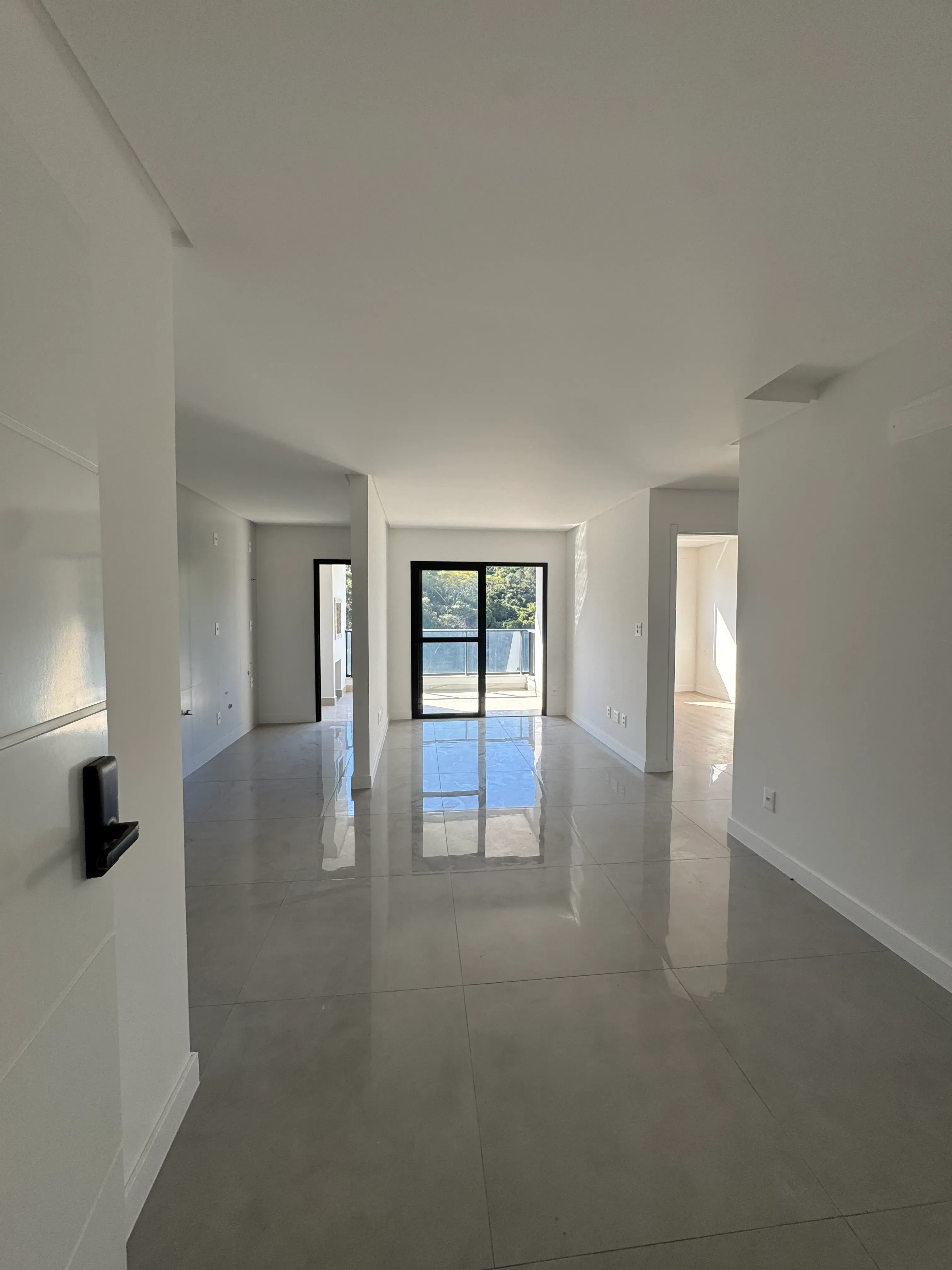 Apartamento com bela vista, 2 dormitórios sendo 1 suíte e 2 vagas de garagem em Itajaí/SC