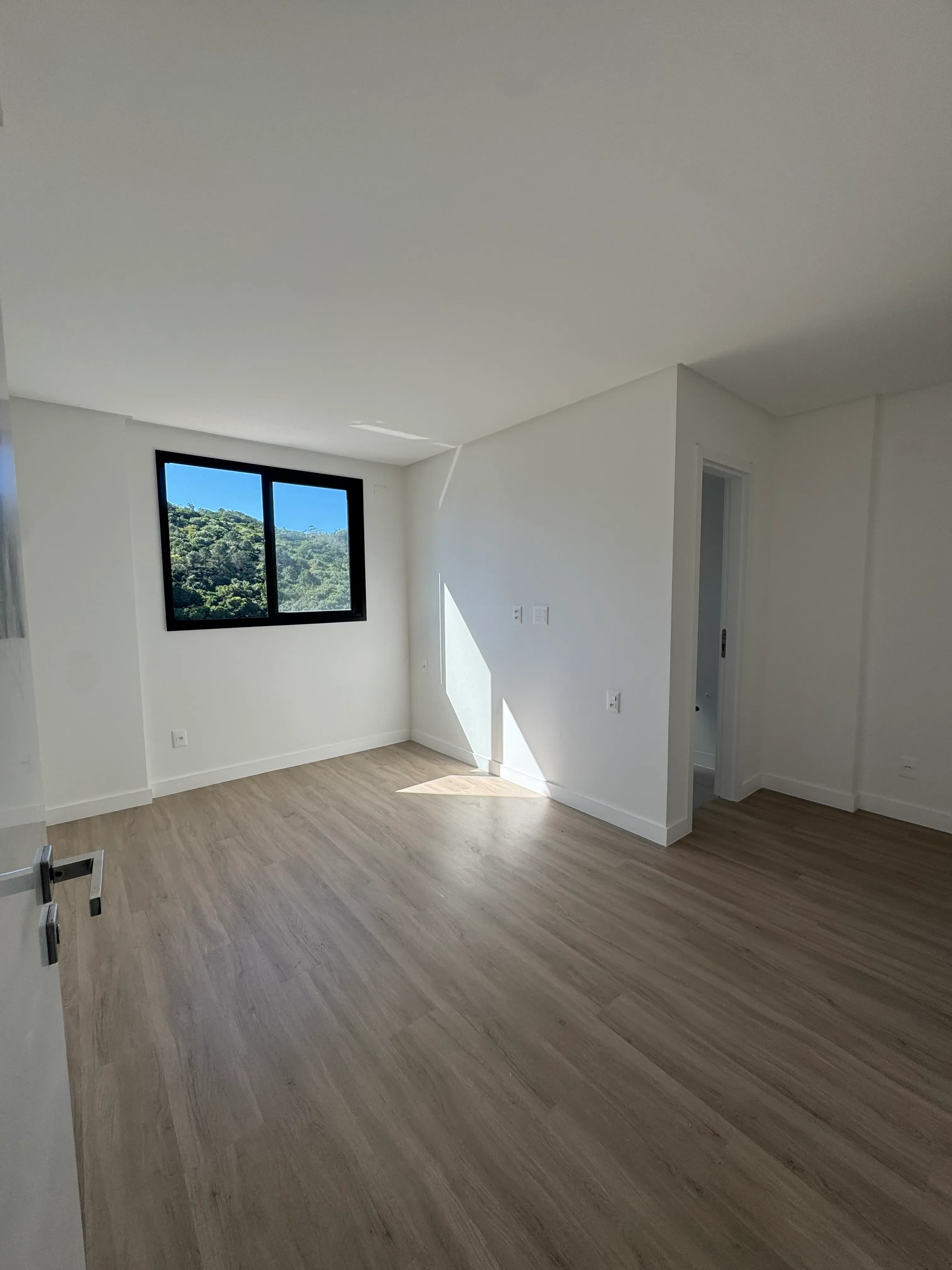 Apartamento com bela vista, 2 dormitórios sendo 1 suíte e 2 vagas de garagem em Itajaí/SC