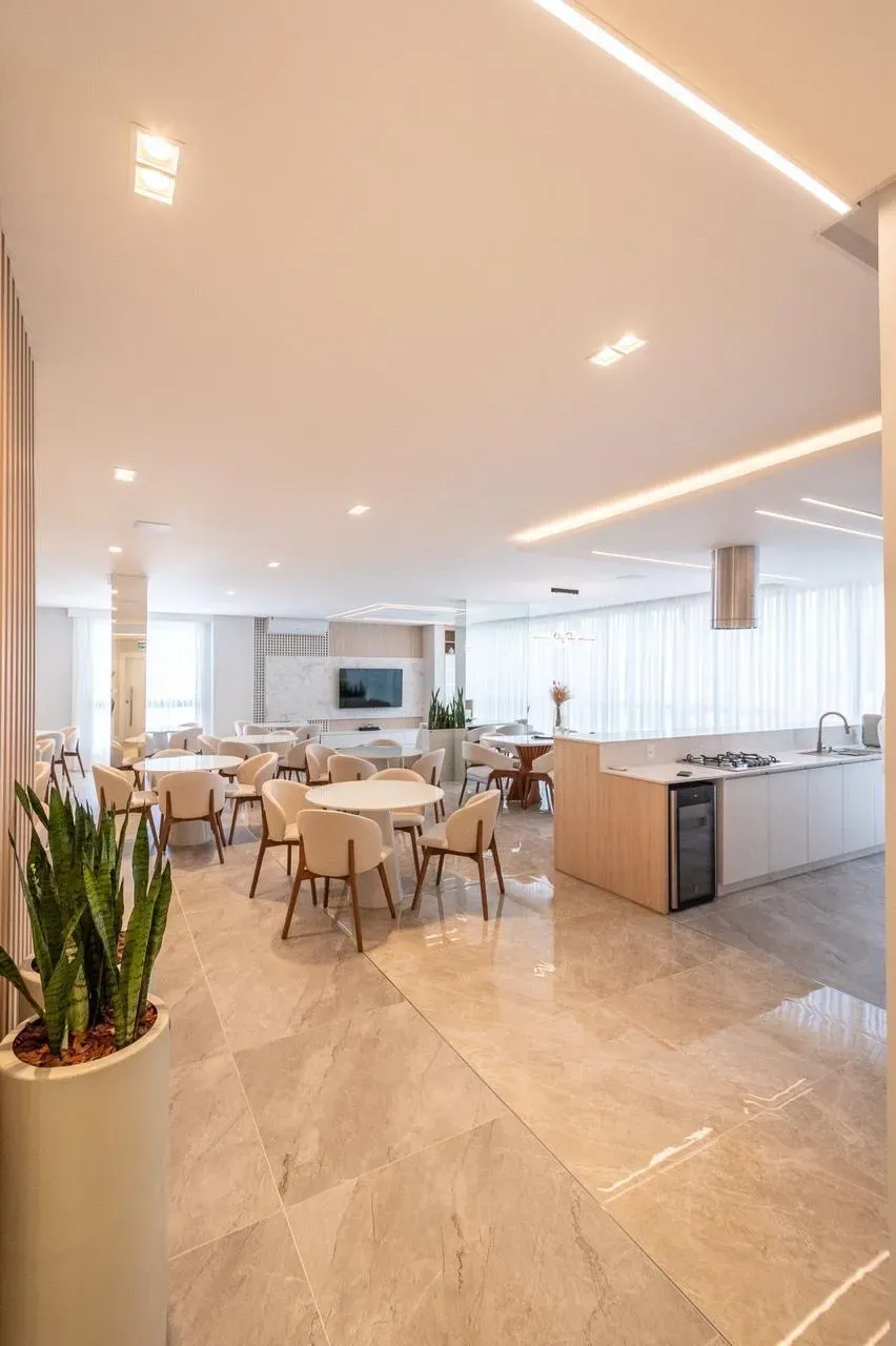 Apartamento com bela vista, 2 dormitórios sendo 1 suíte e 2 vagas de garagem em Itajaí/SC