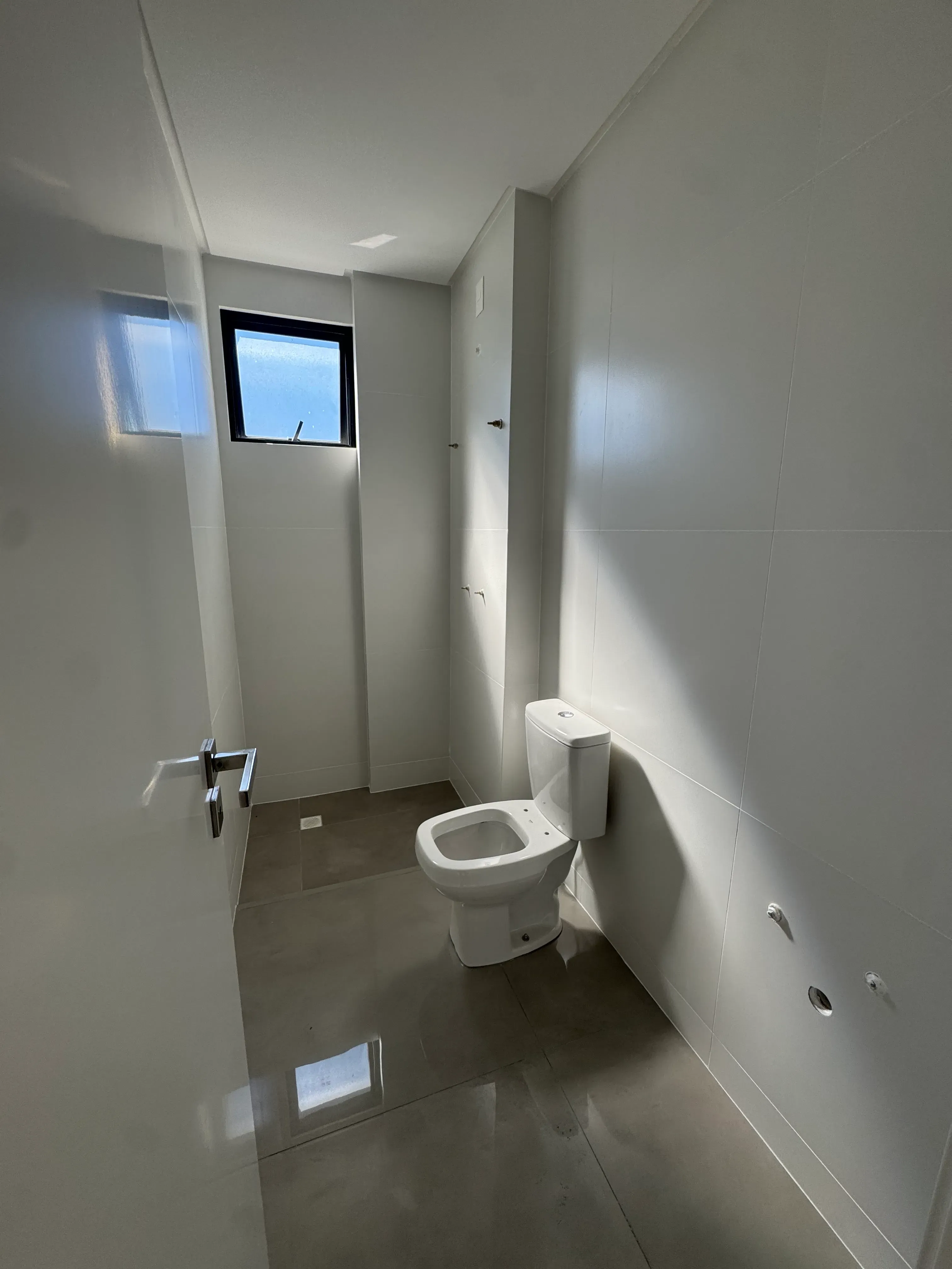 Apartamento com bela vista, 2 dormitórios sendo 1 suíte e 2 vagas de garagem em Itajaí/SC