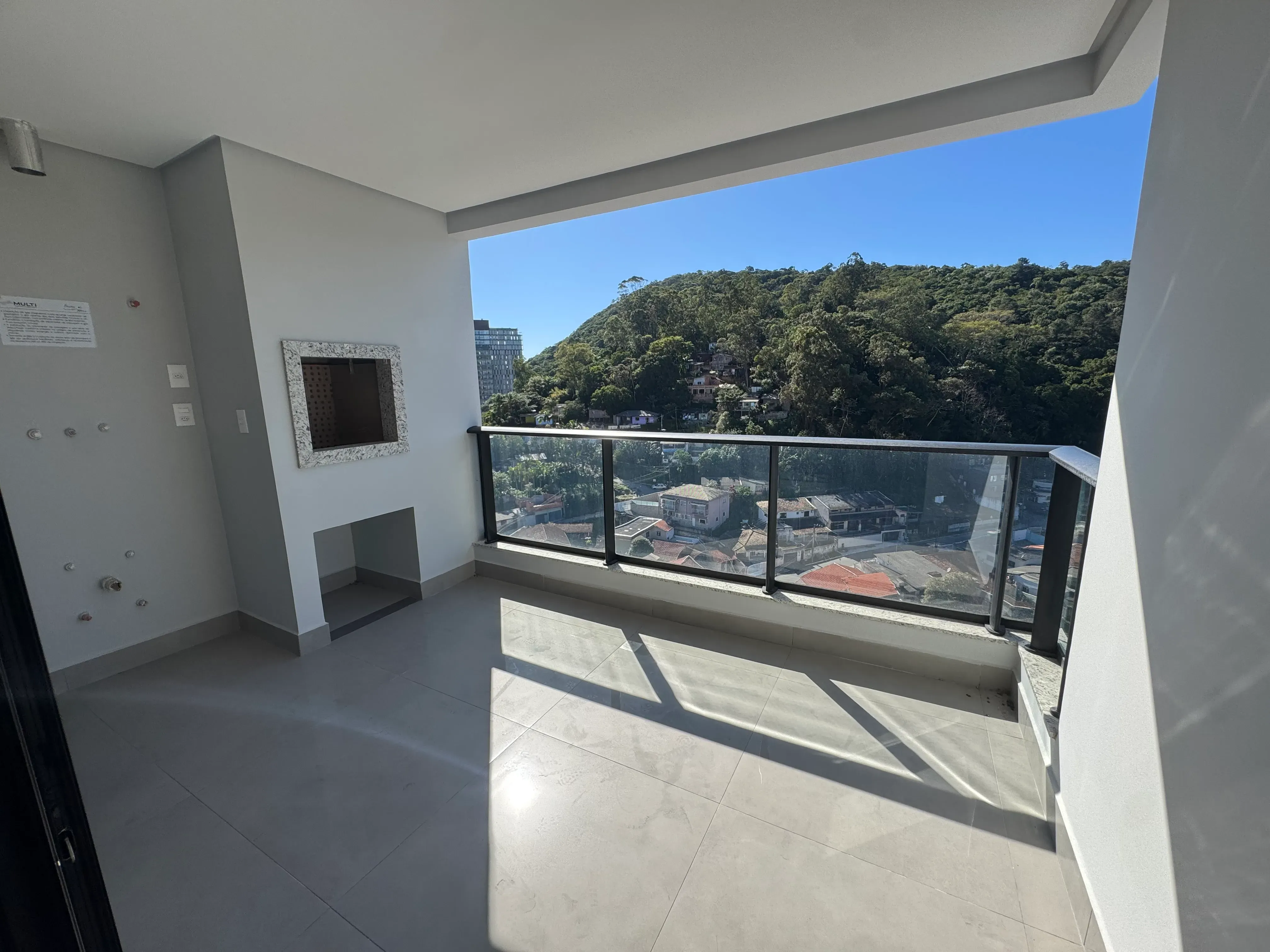 Apartamento com bela vista, 2 dormitórios sendo 1 suíte e 2 vagas de garagem em Itajaí/SC