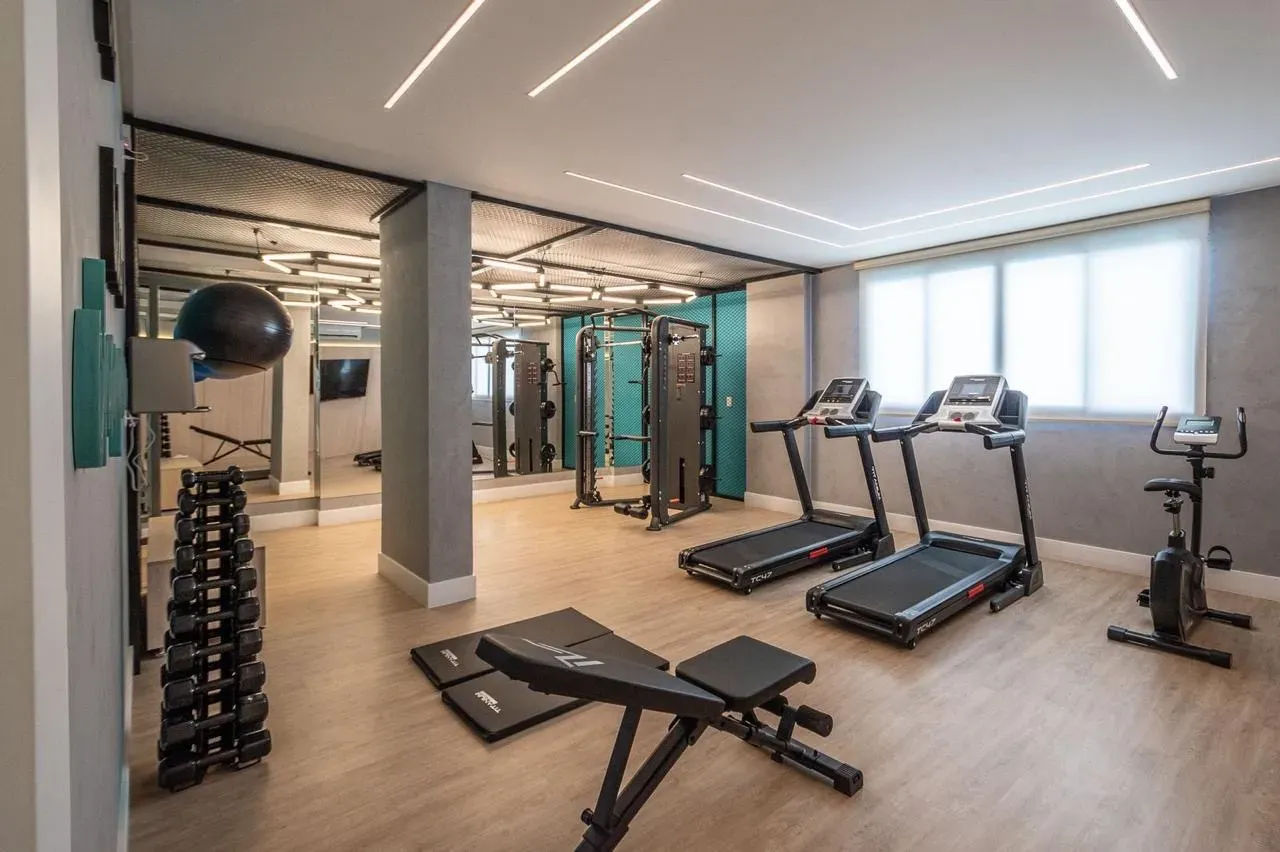 Apartamento com bela vista, 2 dormitórios sendo 1 suíte e 2 vagas de garagem em Itajaí/SC