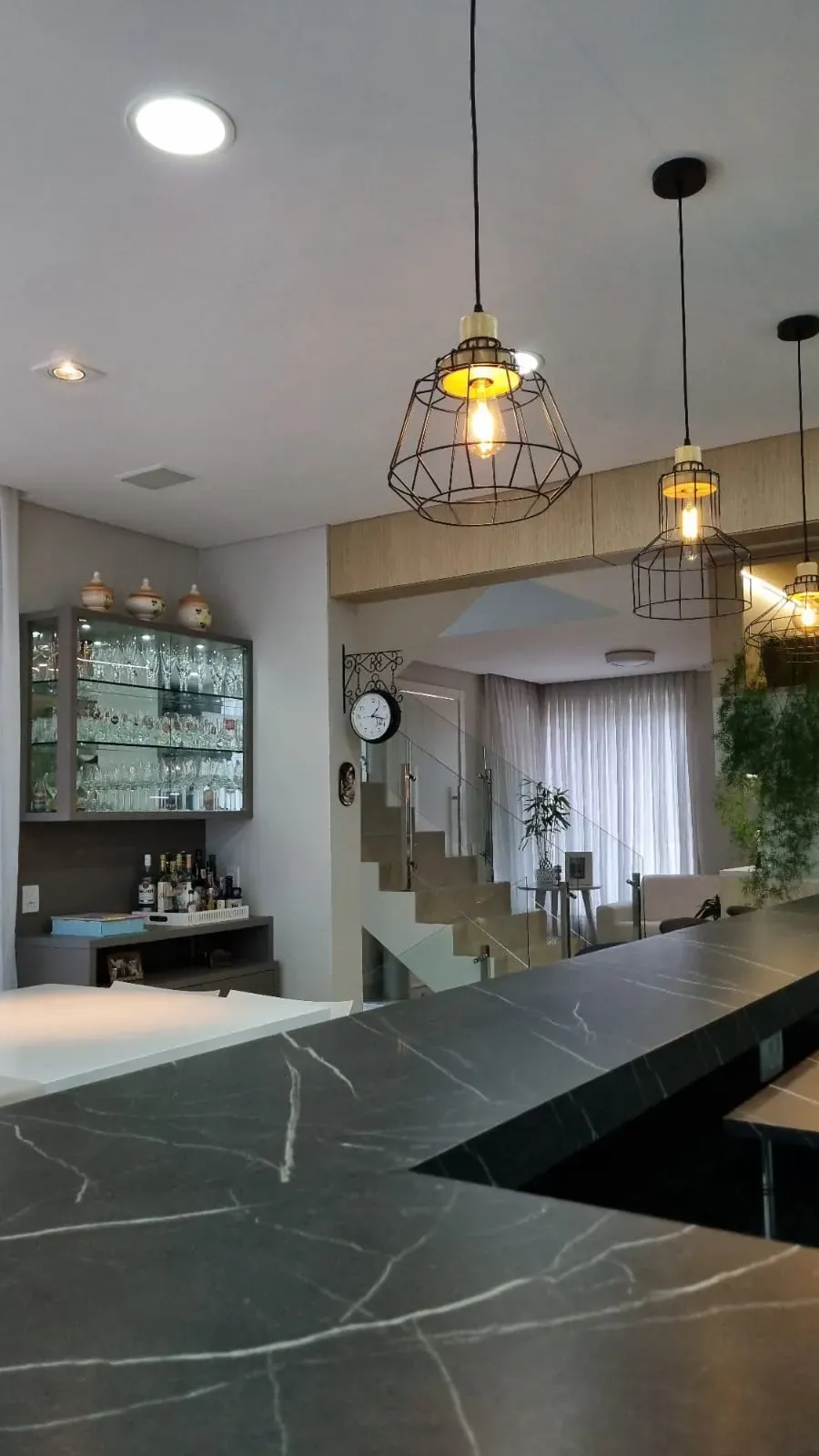 Casa com 4 dormitórios sendo 4 suítes e 4 vagas de garagem em Bombinhas/SC