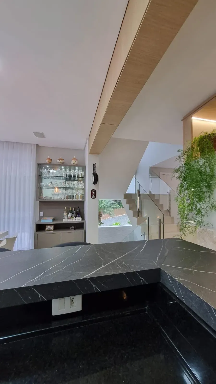 Casa com 4 dormitórios sendo 4 suítes e 4 vagas de garagem em Bombinhas/SC