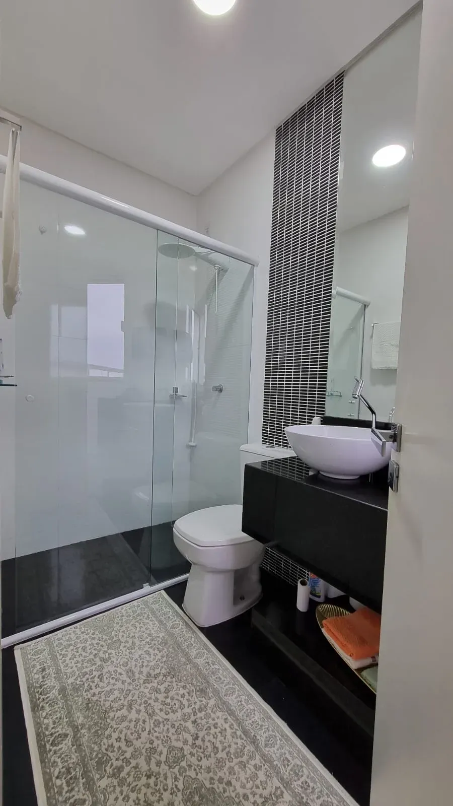 Casa com 4 dormitórios sendo 4 suítes e 4 vagas de garagem em Bombinhas/SC