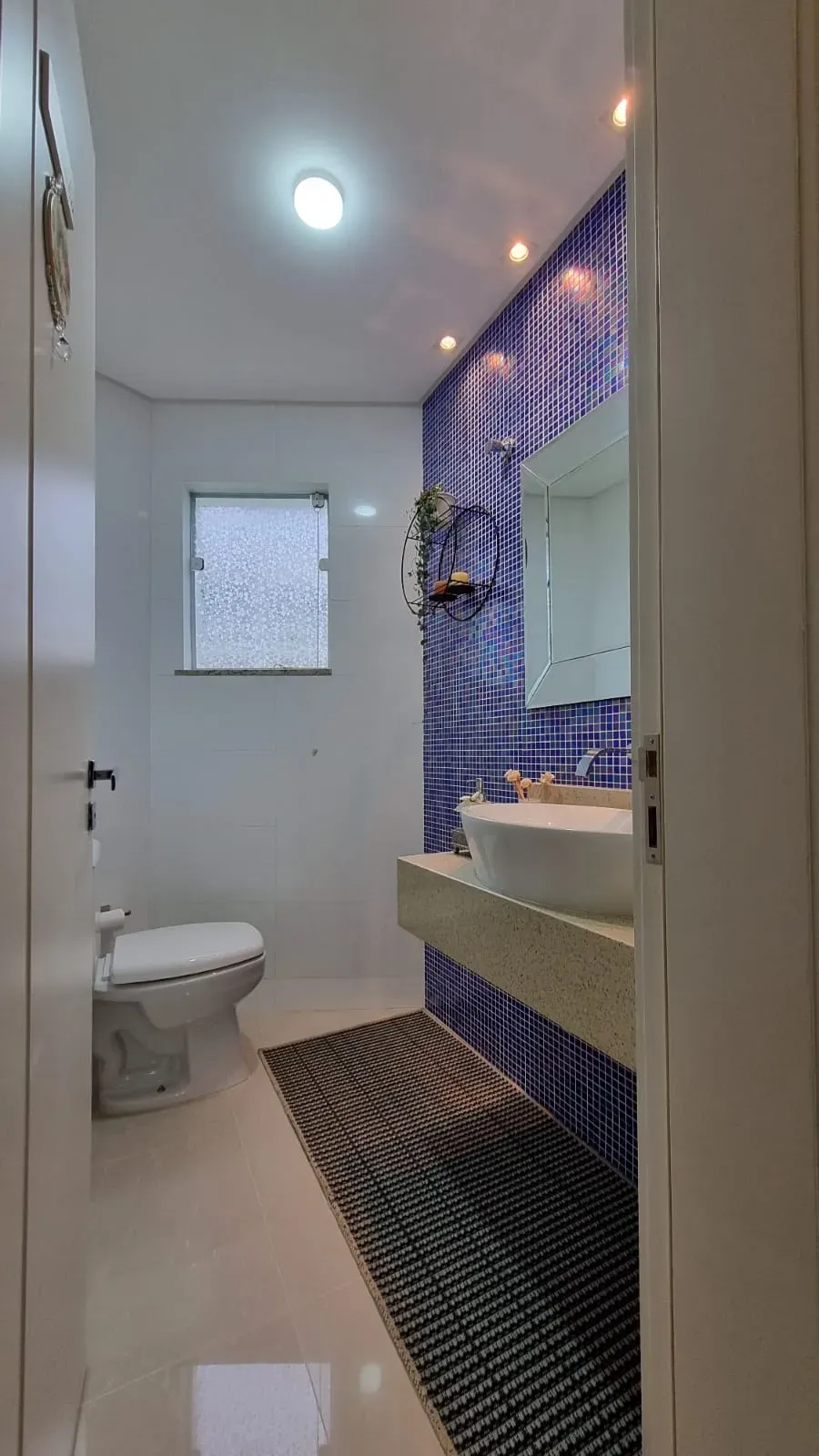 Casa com 4 dormitórios sendo 4 suítes e 4 vagas de garagem em Bombinhas/SC