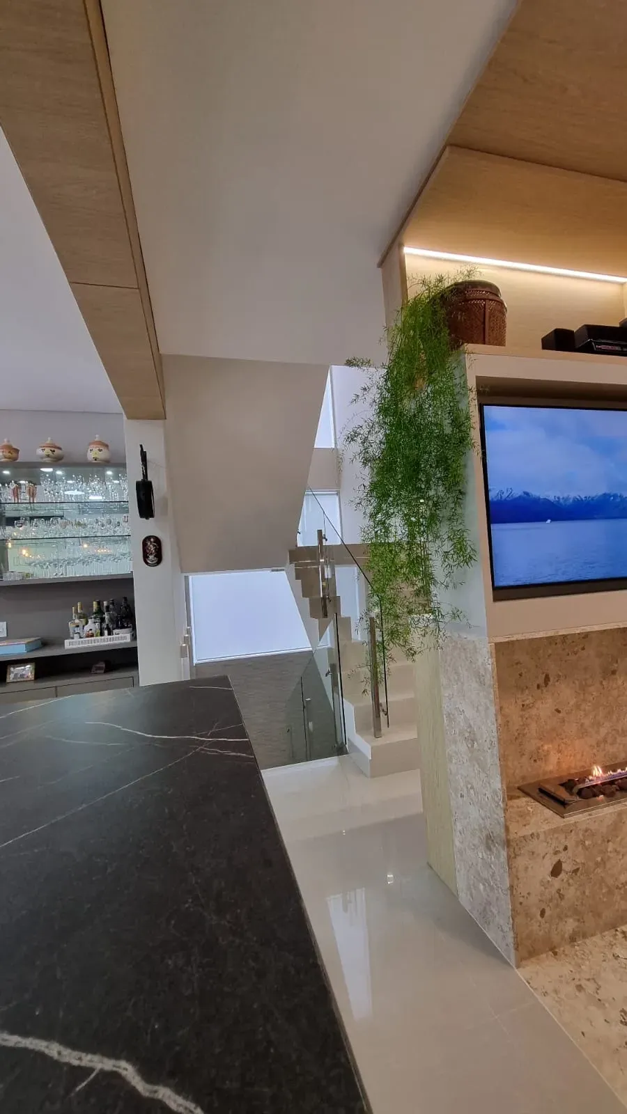 Casa com 4 dormitórios sendo 4 suítes e 4 vagas de garagem em Bombinhas/SC