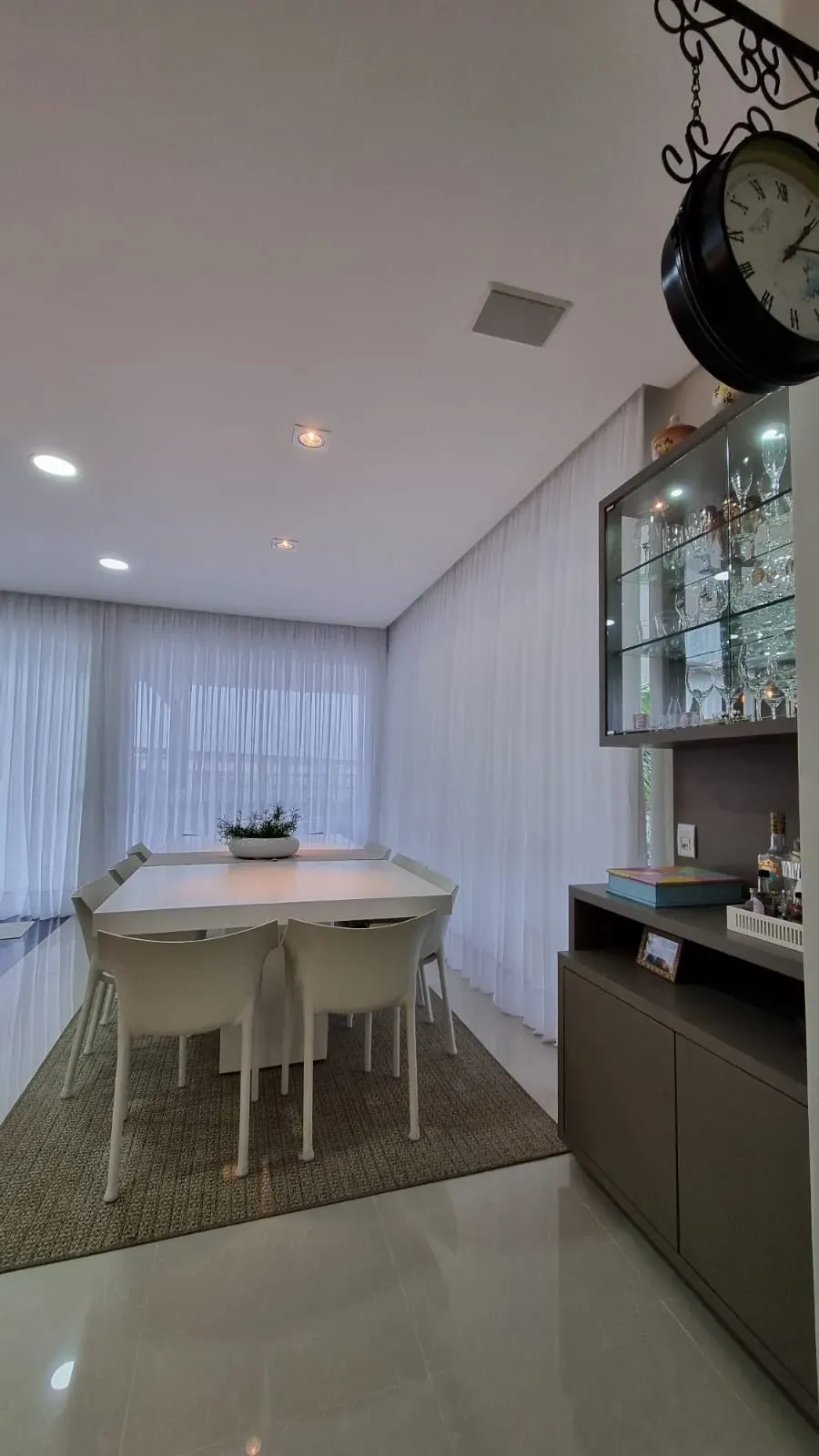 Casa com 4 dormitórios sendo 4 suítes e 4 vagas de garagem em Bombinhas/SC