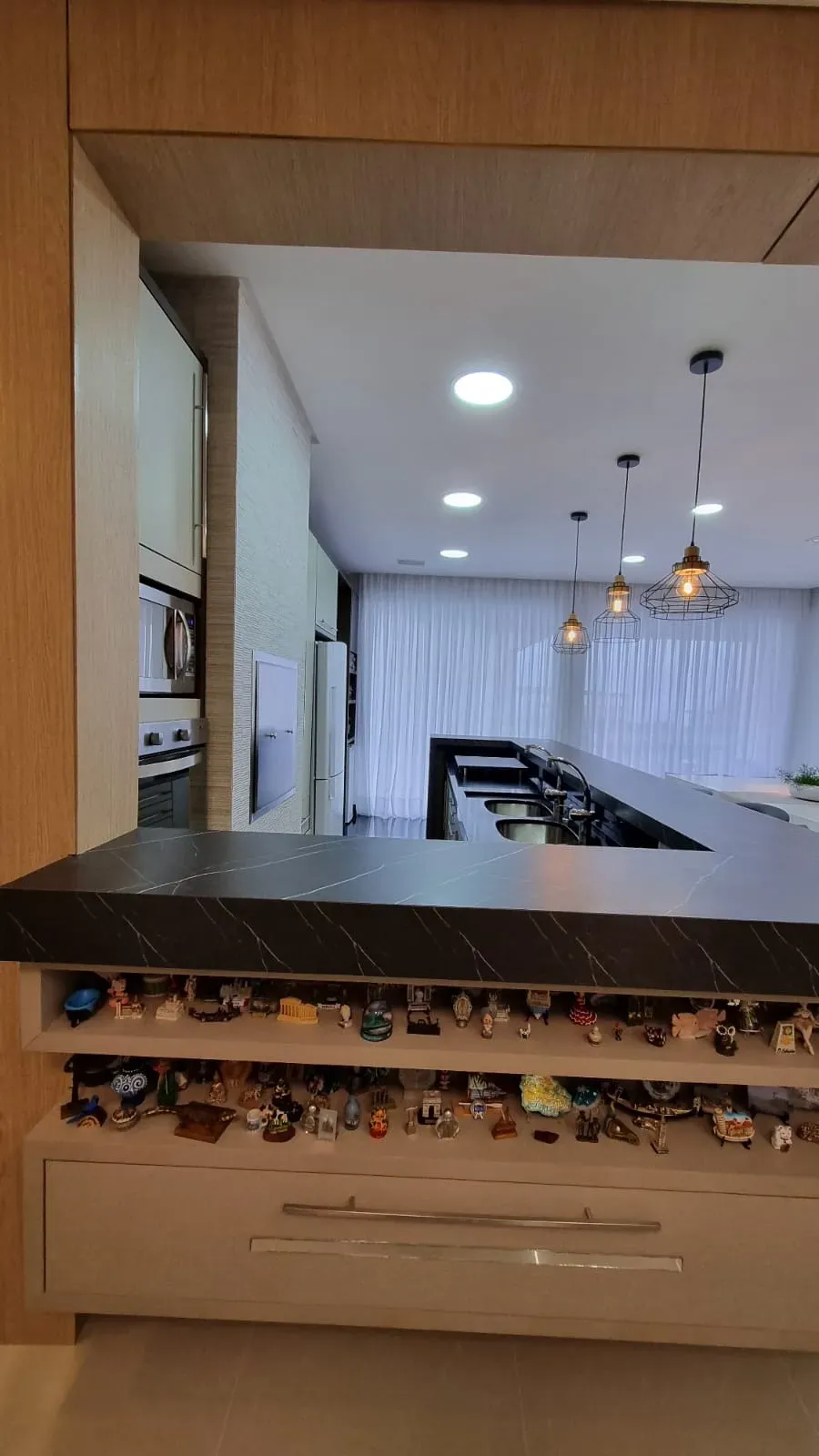 Casa com 4 dormitórios sendo 4 suítes e 4 vagas de garagem em Bombinhas/SC