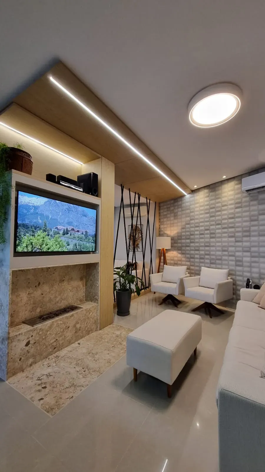 Casa com 4 dormitórios sendo 4 suítes e 4 vagas de garagem em Bombinhas/SC