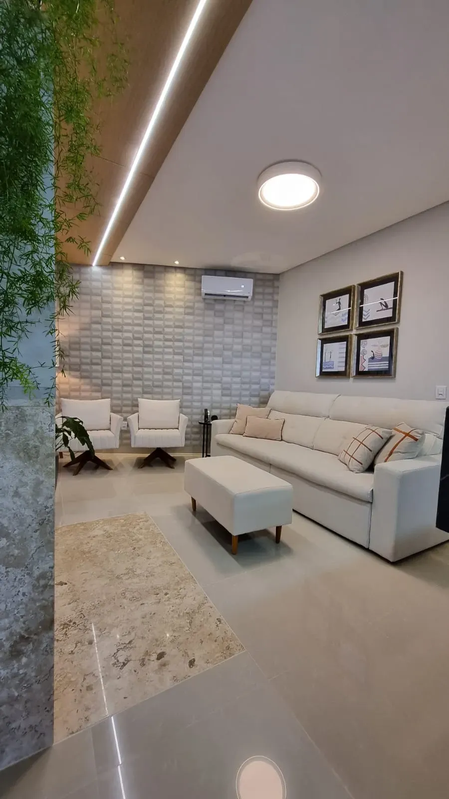 Casa com 4 dormitórios sendo 4 suítes e 4 vagas de garagem em Bombinhas/SC