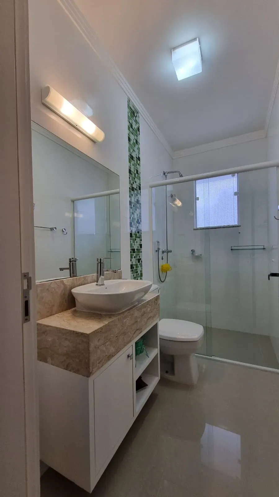 Casa com 4 dormitórios sendo 4 suítes e 4 vagas de garagem em Bombinhas/SC