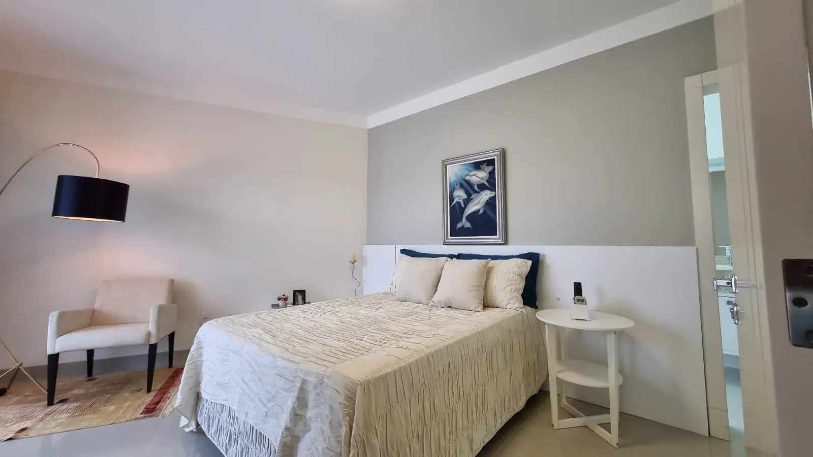 Casa com 4 dormitórios sendo 4 suítes e 4 vagas de garagem em Bombinhas/SC