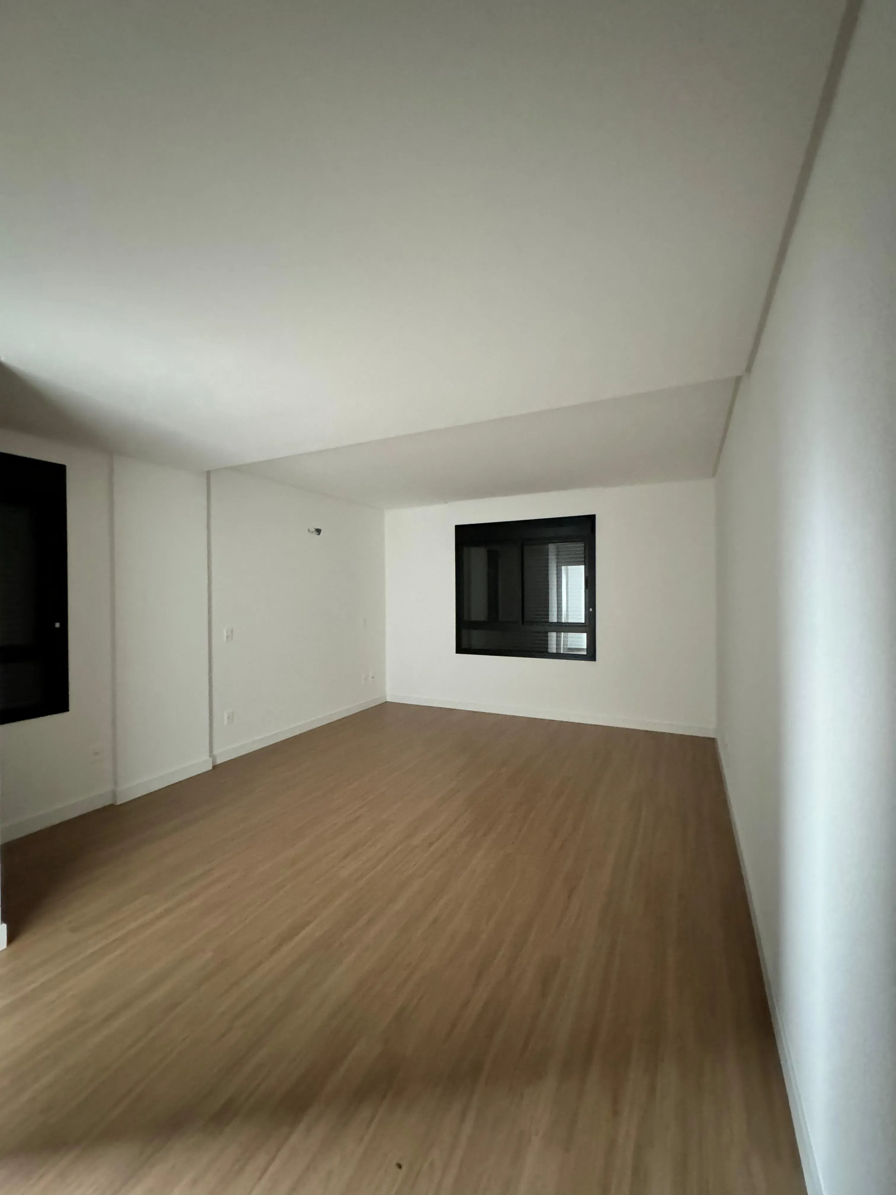 Apartamento com 4 suítes e 3 vagas de garagem em na Alameda Rio Branco Blumenau