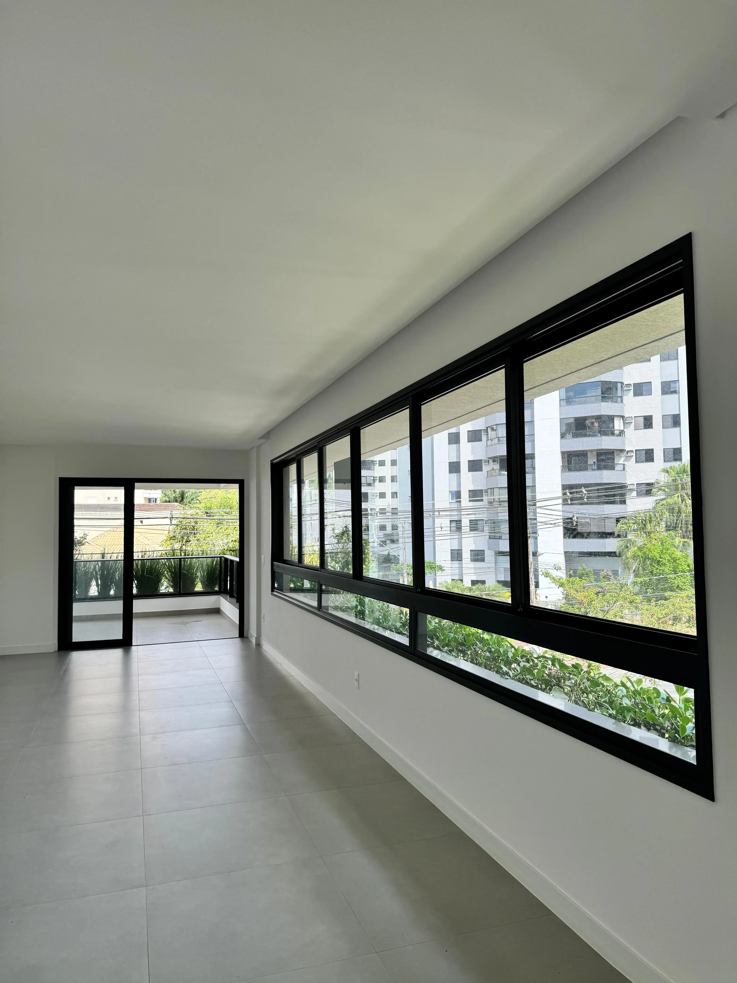 Apartamento com 4 suítes e 3 vagas de garagem em na Alameda Rio Branco Blumenau