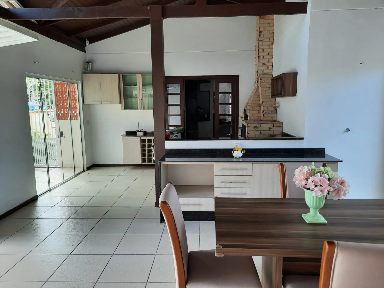 Casa com 2 dormitórios sendo 1 suíte e 3 vagas de garagem em Penha/SC