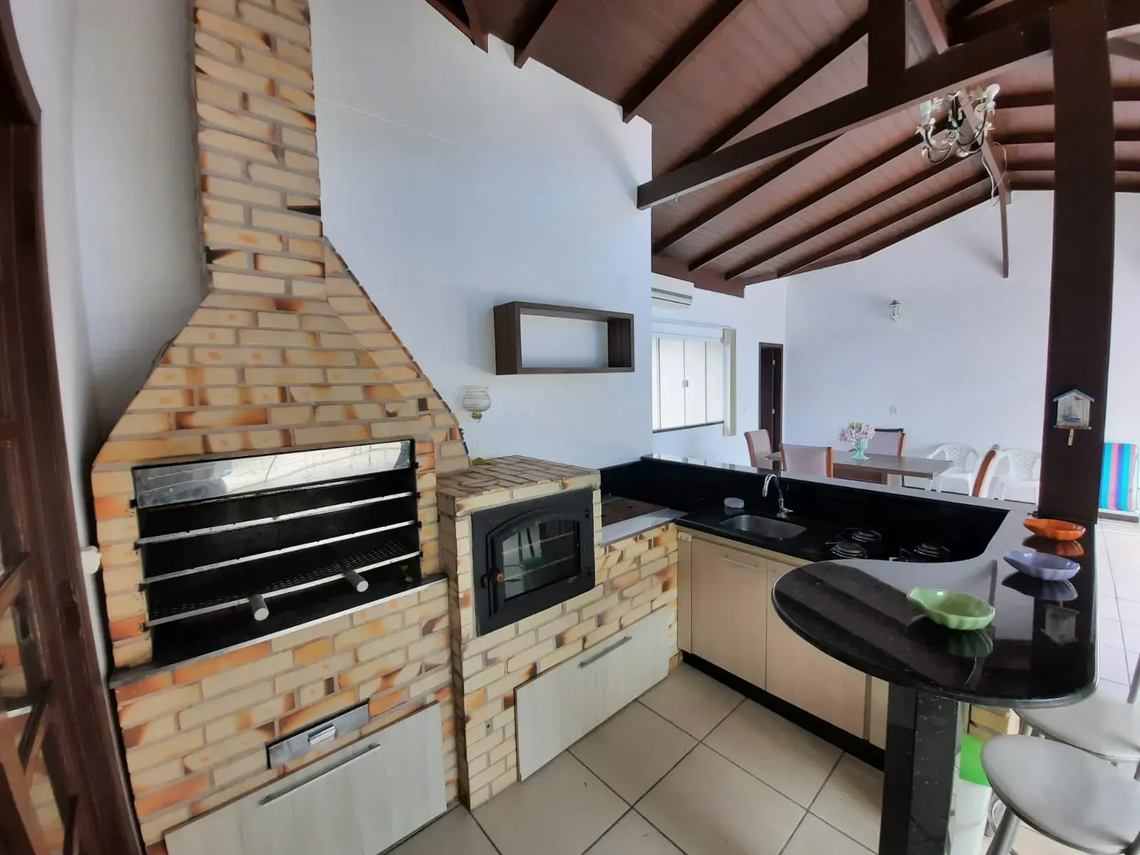 Casa com 2 dormitórios sendo 1 suíte e 3 vagas de garagem em Penha/SC