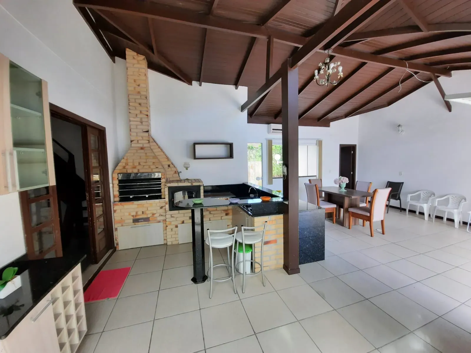 Casa com 2 dormitórios sendo 1 suíte e 3 vagas de garagem em Penha/SC