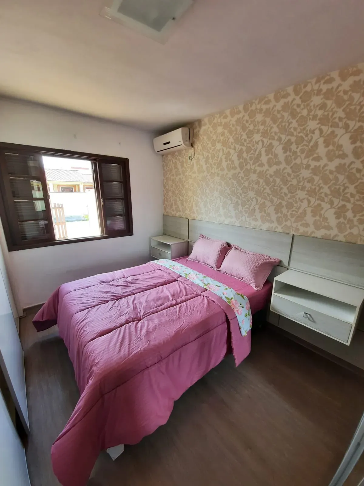 Casa com 2 dormitórios sendo 1 suíte e 3 vagas de garagem em Penha/SC