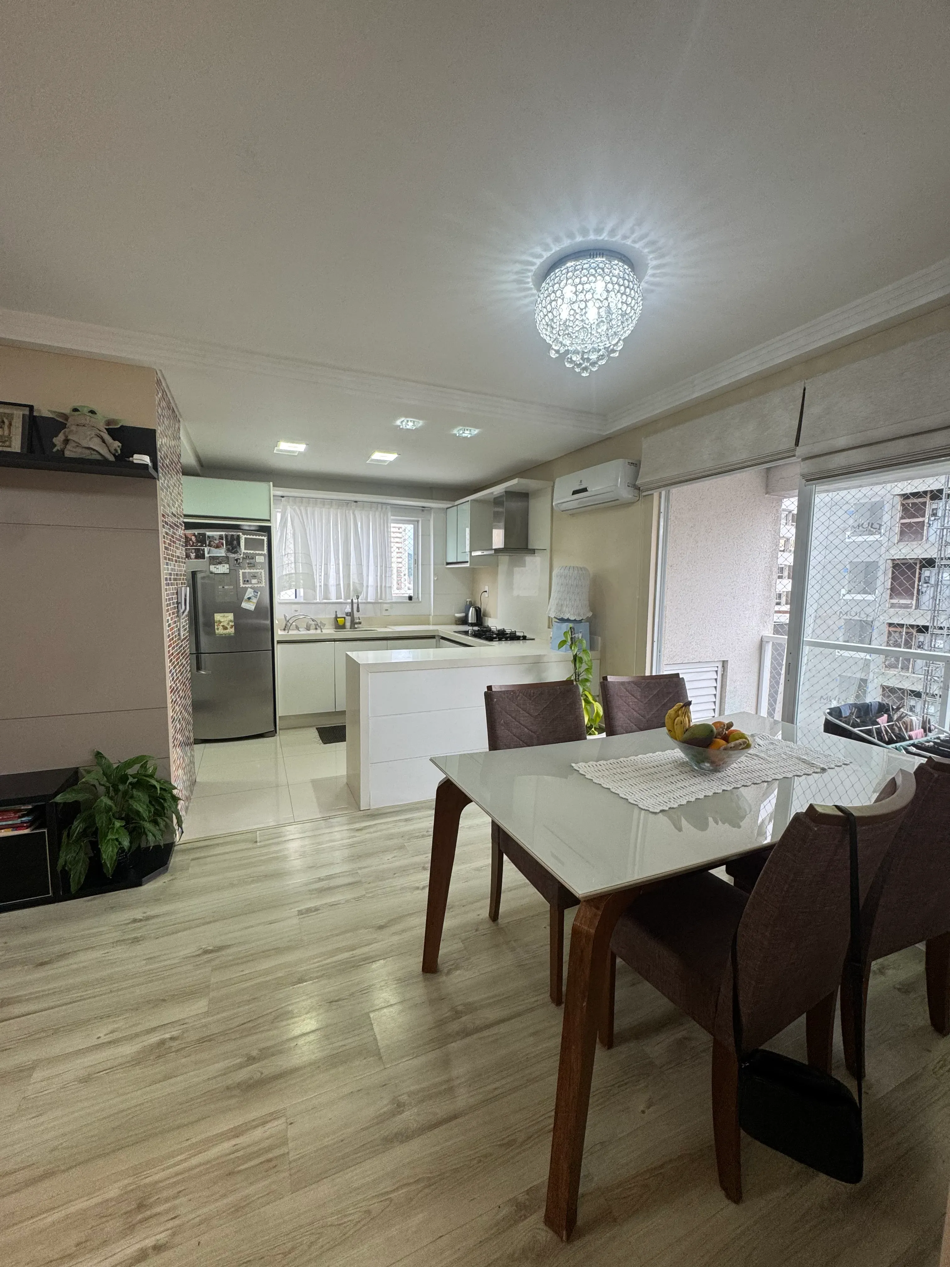 Apartamento com 2 dormitórios sendo 1 suíte e 1 vaga no bairro Vila Operária em Itajaí