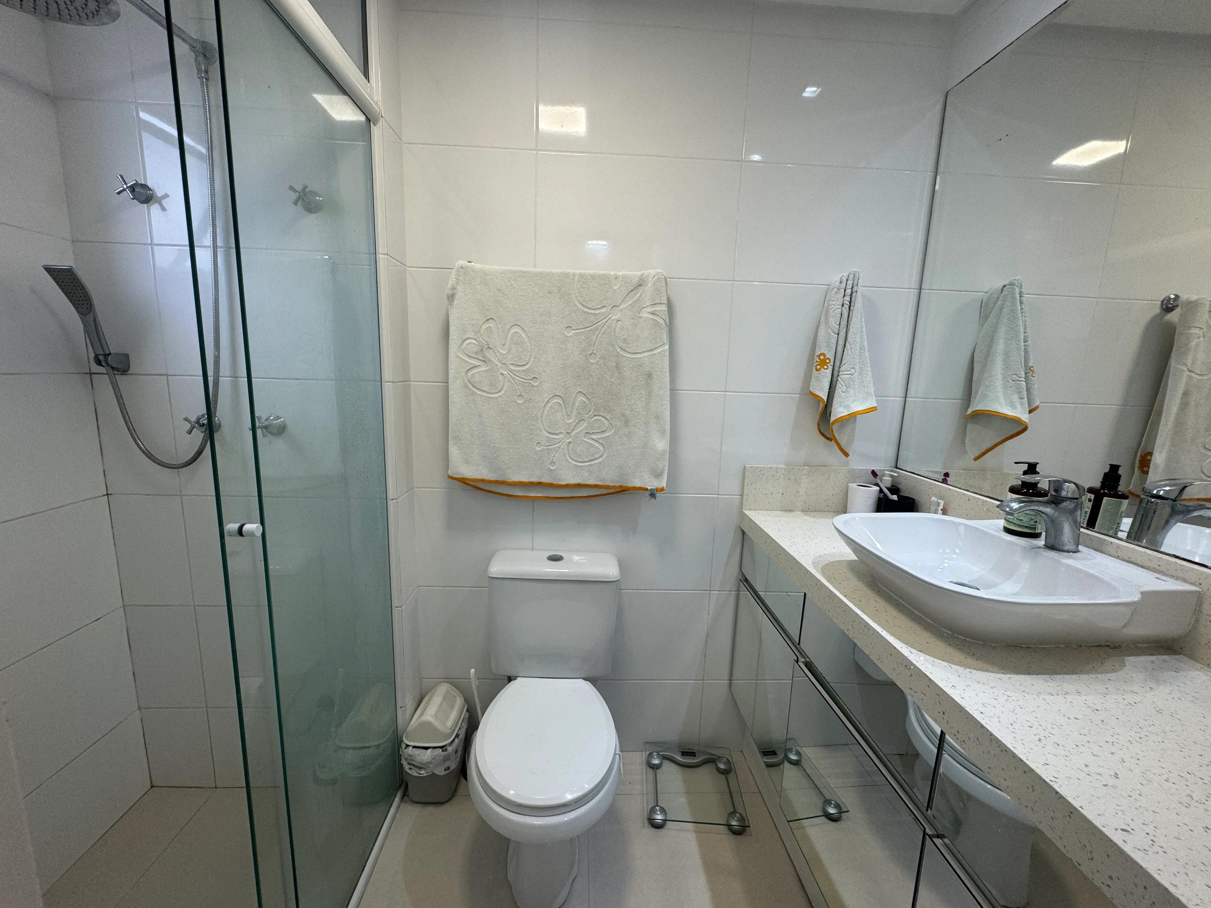 Apartamento com 2 dormitórios sendo 1 suíte e 1 vaga no bairro Vila Operária em Itajaí