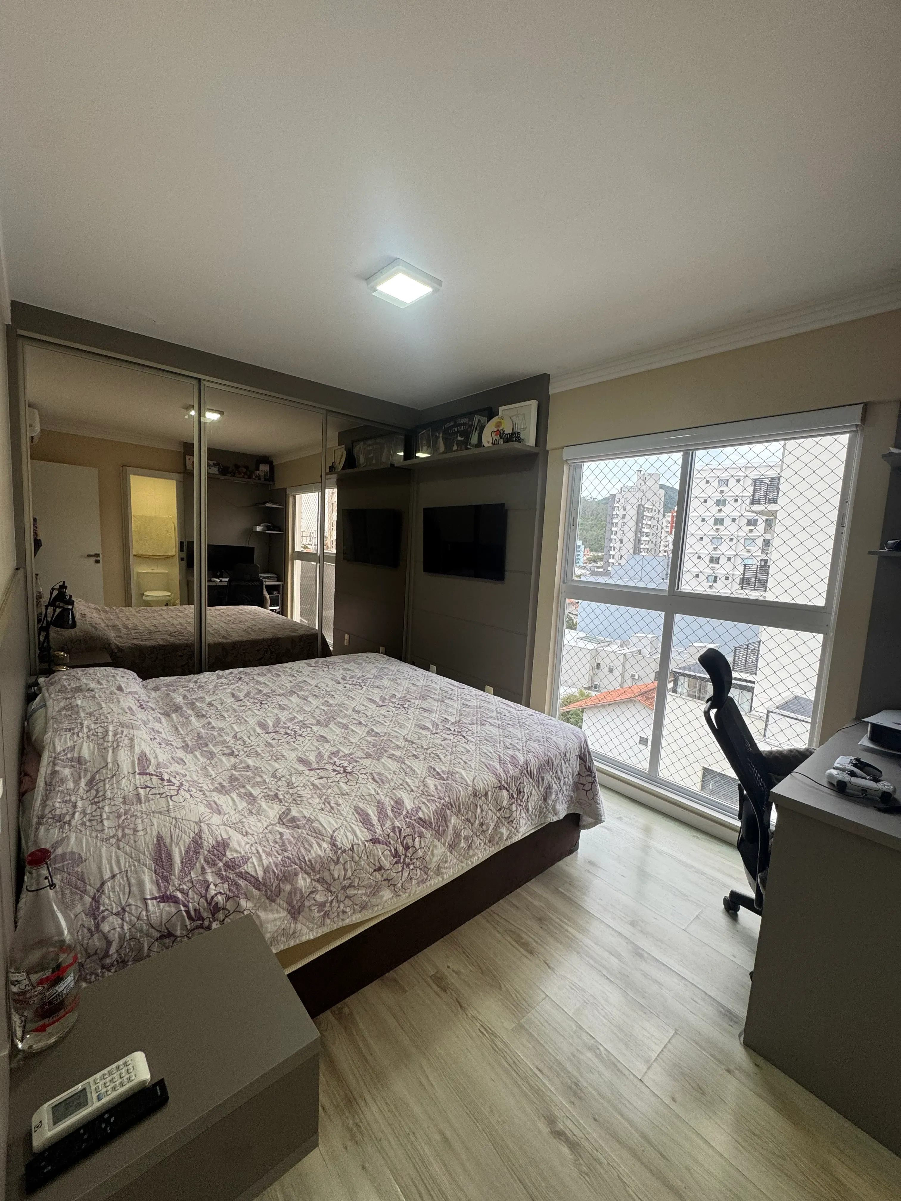 Apartamento com 2 dormitórios sendo 1 suíte e 1 vaga no bairro Vila Operária em Itajaí