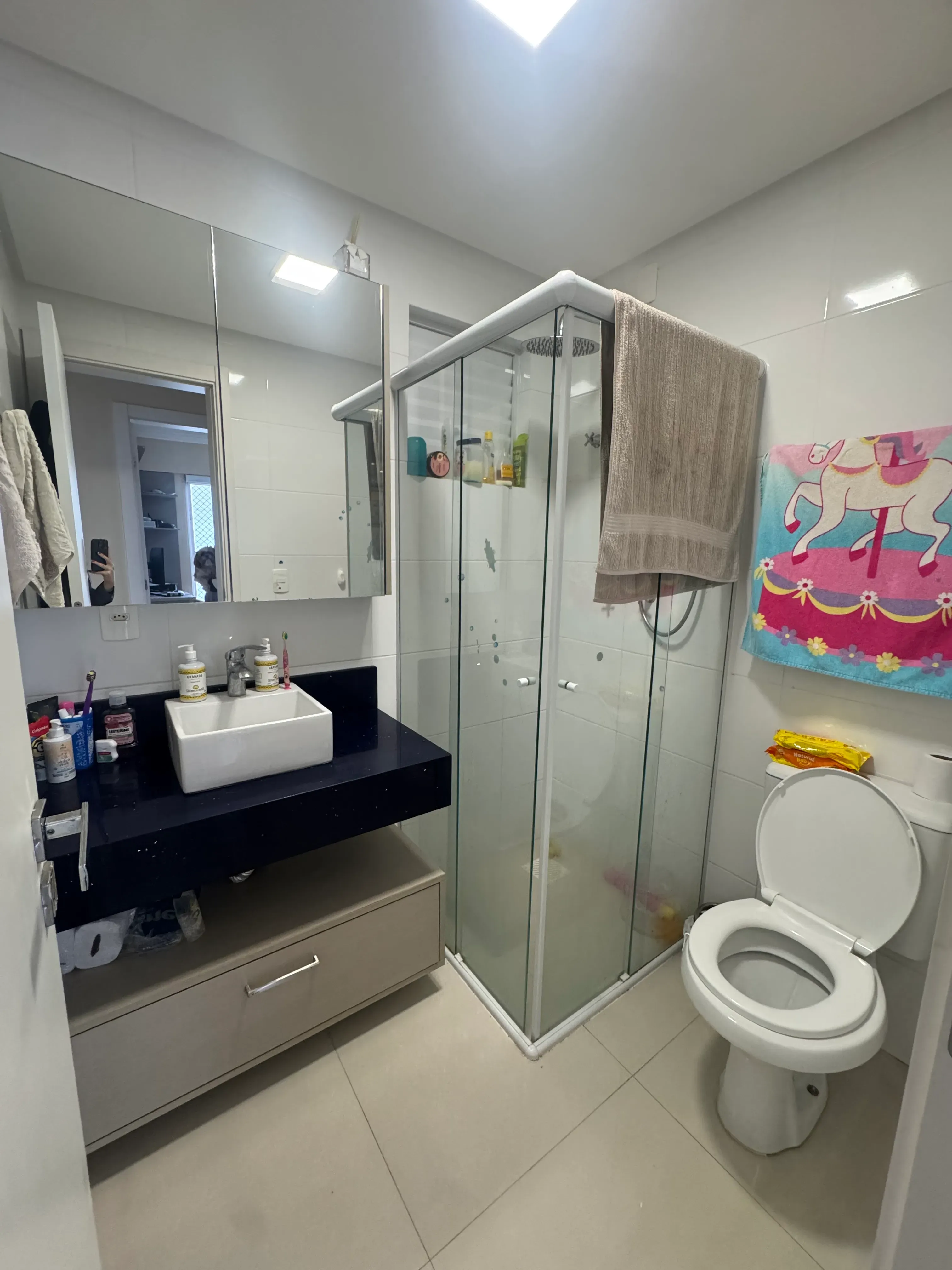 Apartamento com 2 dormitórios sendo 1 suíte e 1 vaga no bairro Vila Operária em Itajaí