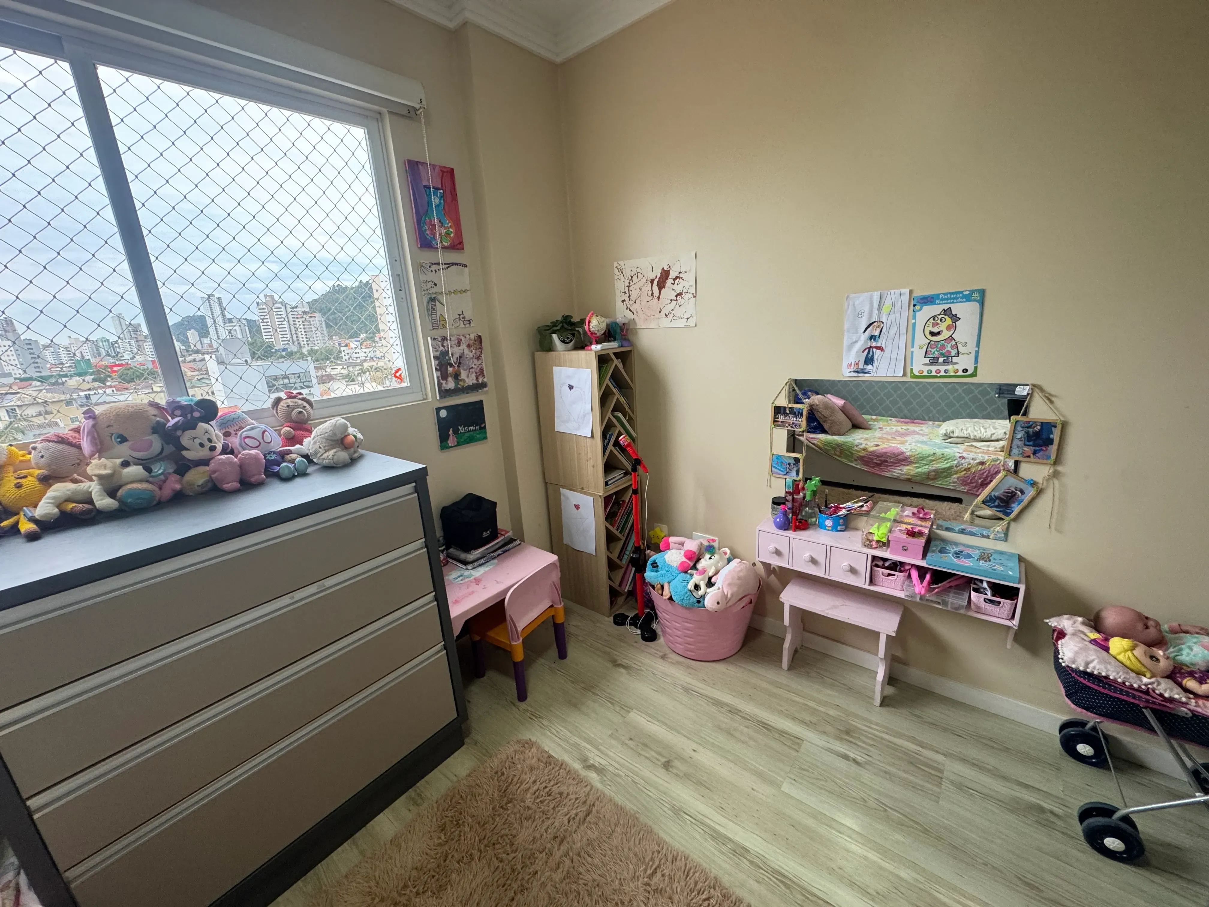 Apartamento com 2 dormitórios sendo 1 suíte e 1 vaga no bairro Vila Operária em Itajaí