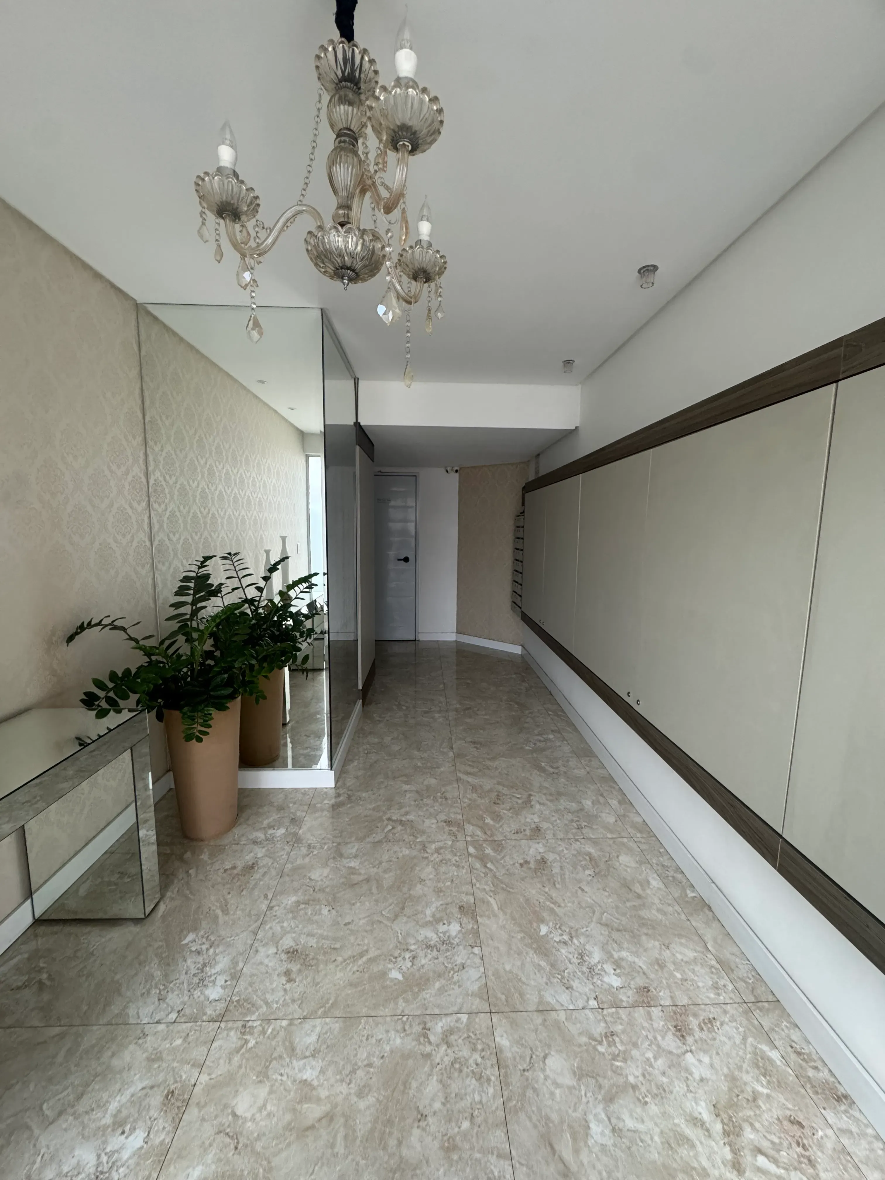 Apartamento com 2 dormitórios sendo 1 suíte e 1 vaga no bairro Vila Operária em Itajaí