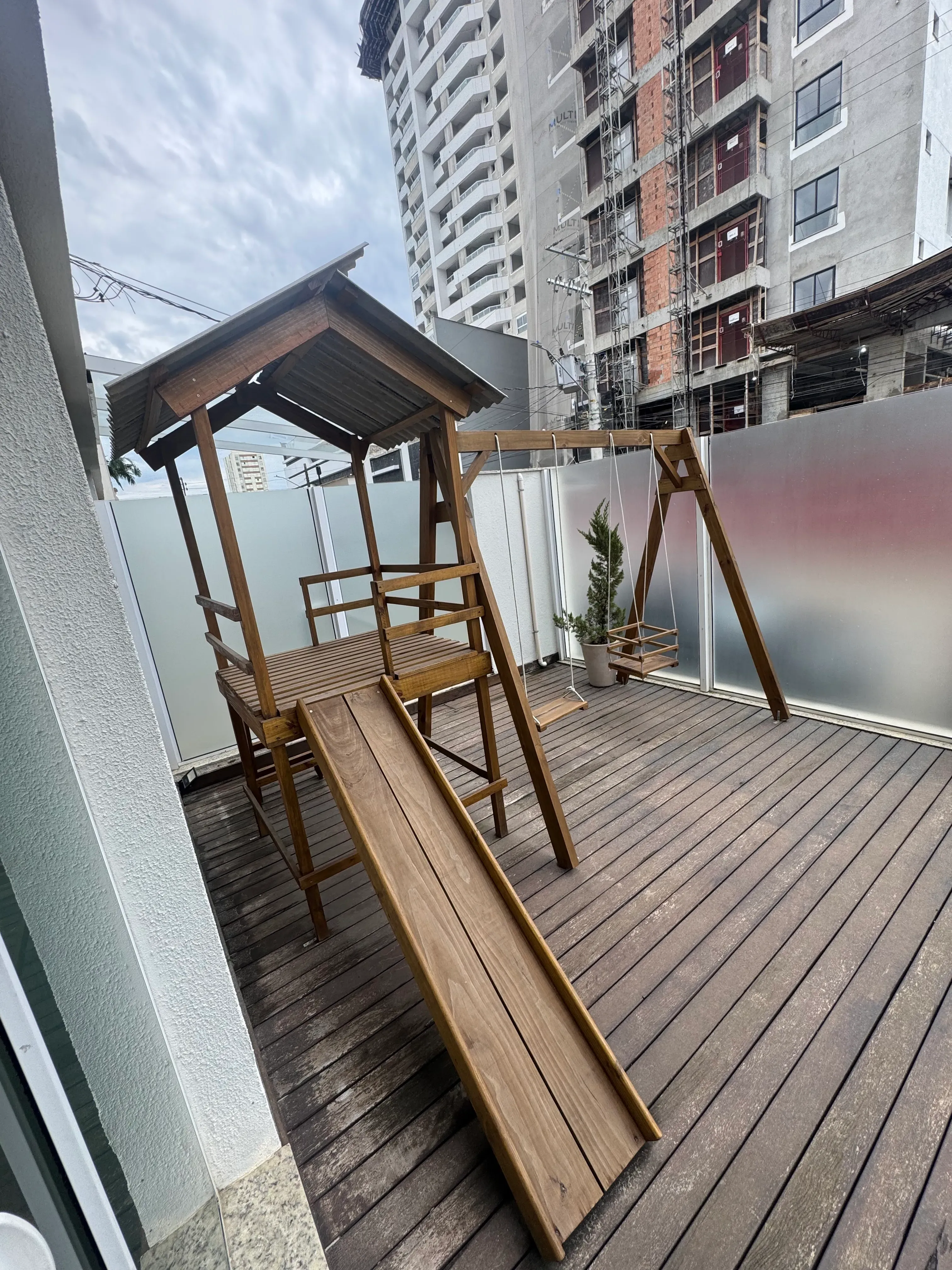 Apartamento com 2 dormitórios sendo 1 suíte e 1 vaga no bairro Vila Operária em Itajaí