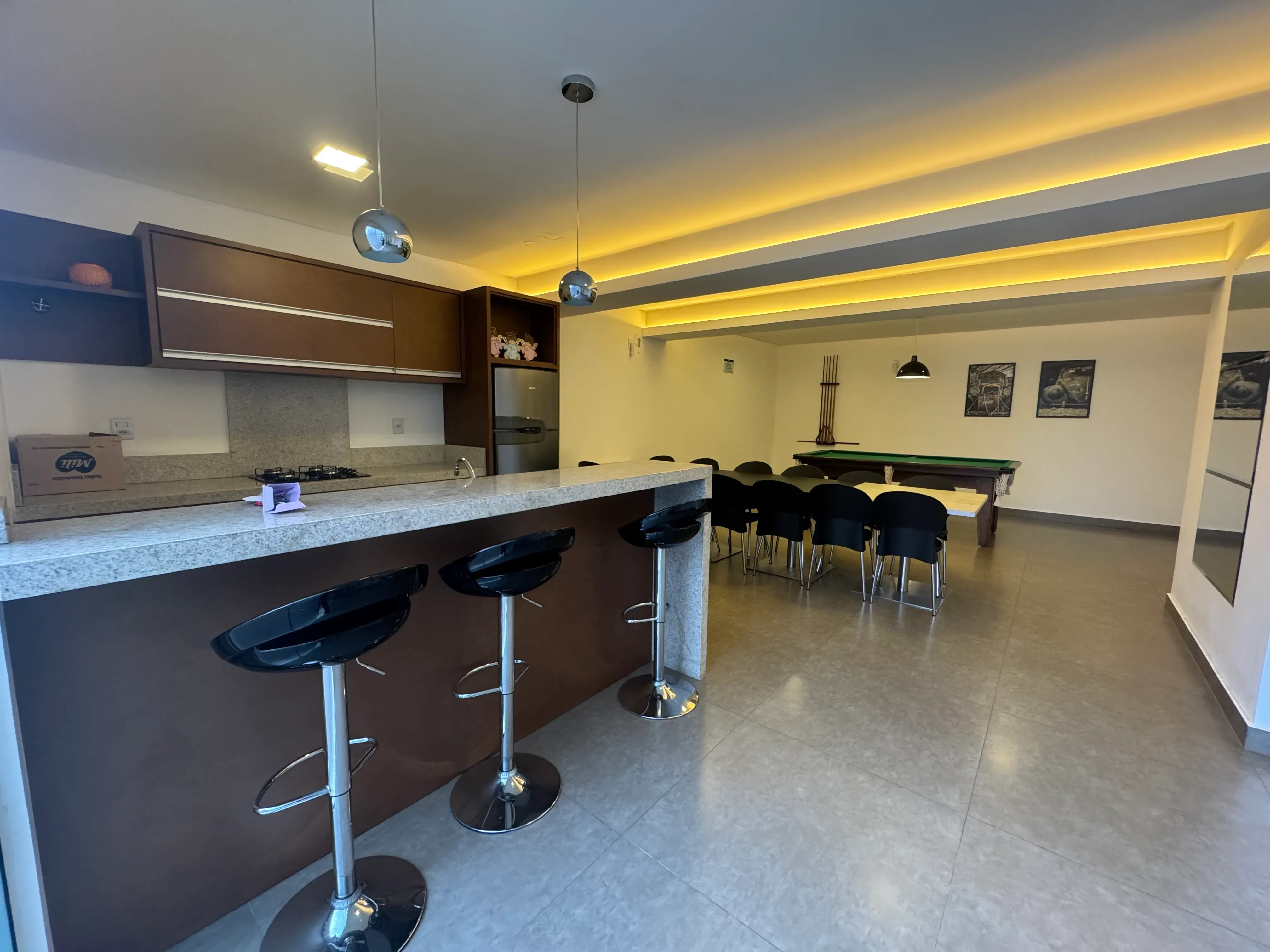 Apartamento com 2 dormitórios sendo 1 suíte e 1 vaga no bairro Vila Operária em Itajaí