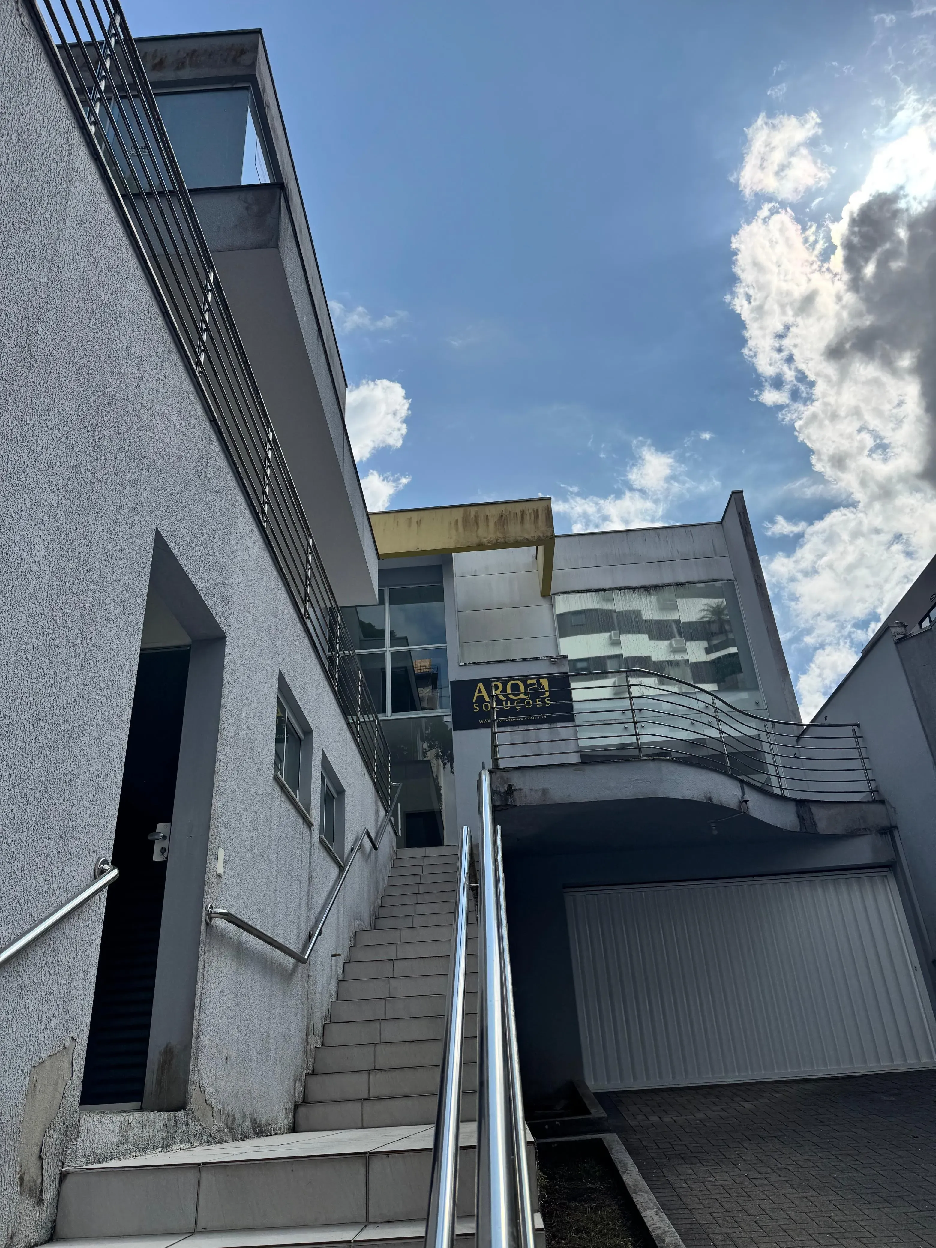 Casa com 4 dormitórios sendo 2 suítes e ampla garagem a no bairro Jardim Blumenau - Blumenau/SC