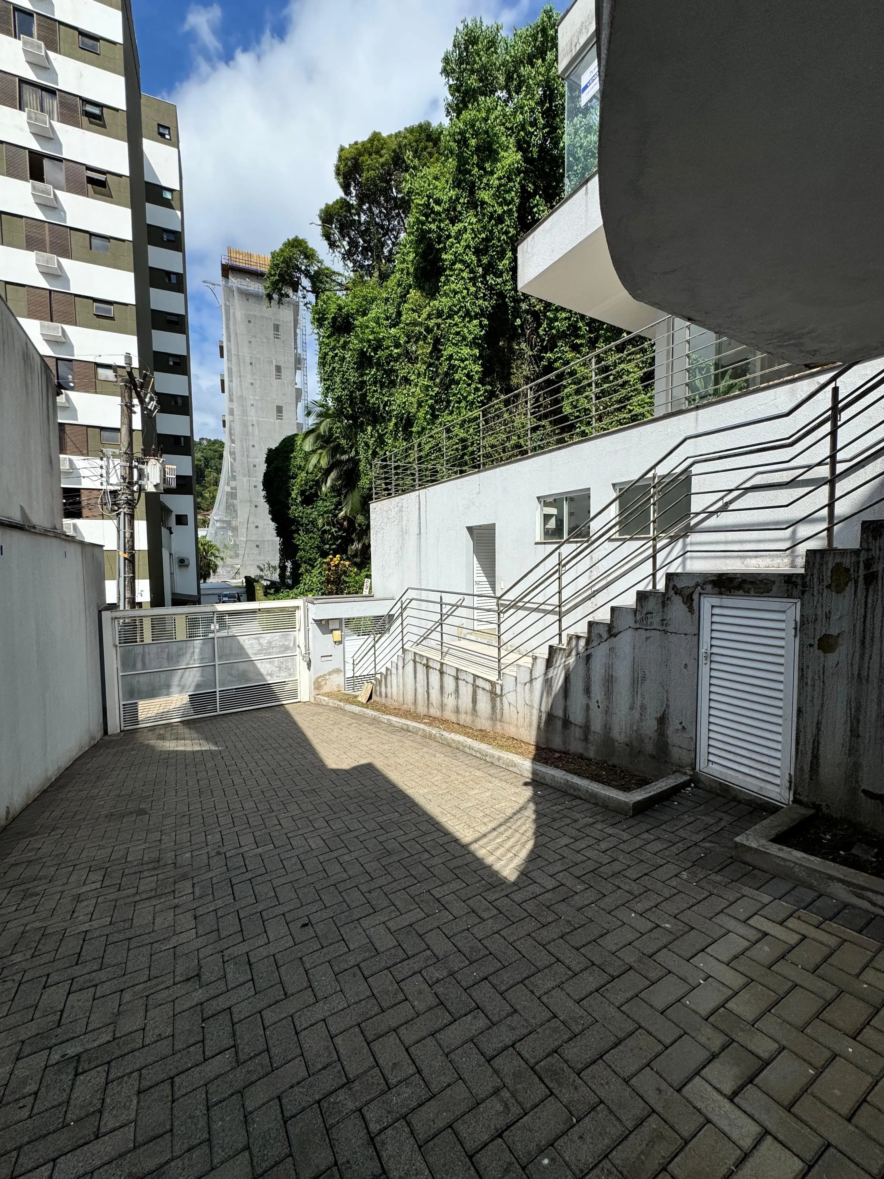 Casa com 4 dormitórios sendo 2 suítes e ampla garagem a no bairro Jardim Blumenau - Blumenau/SC