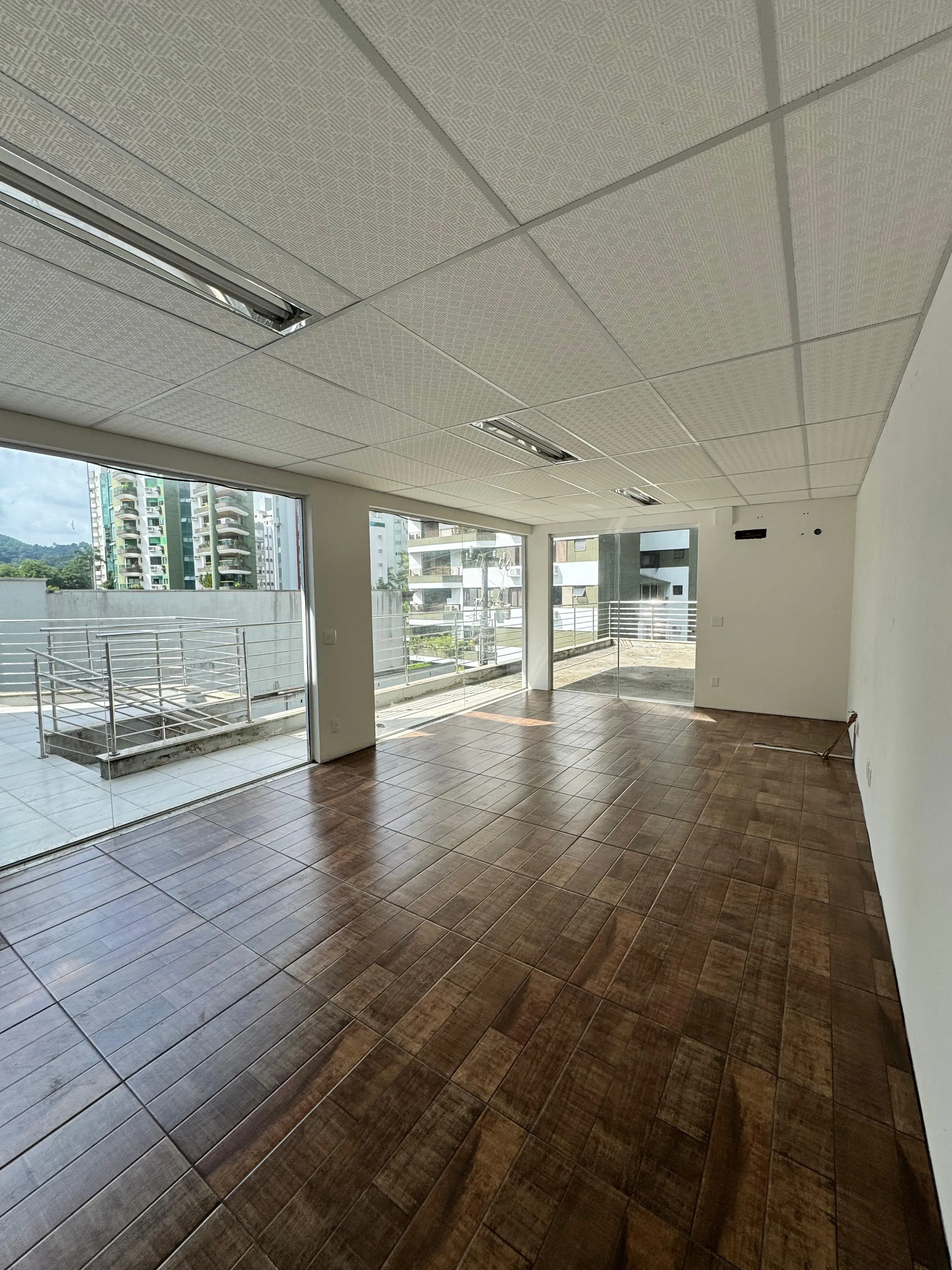 Casa com 4 dormitórios sendo 2 suítes e ampla garagem a no bairro Jardim Blumenau - Blumenau/SC